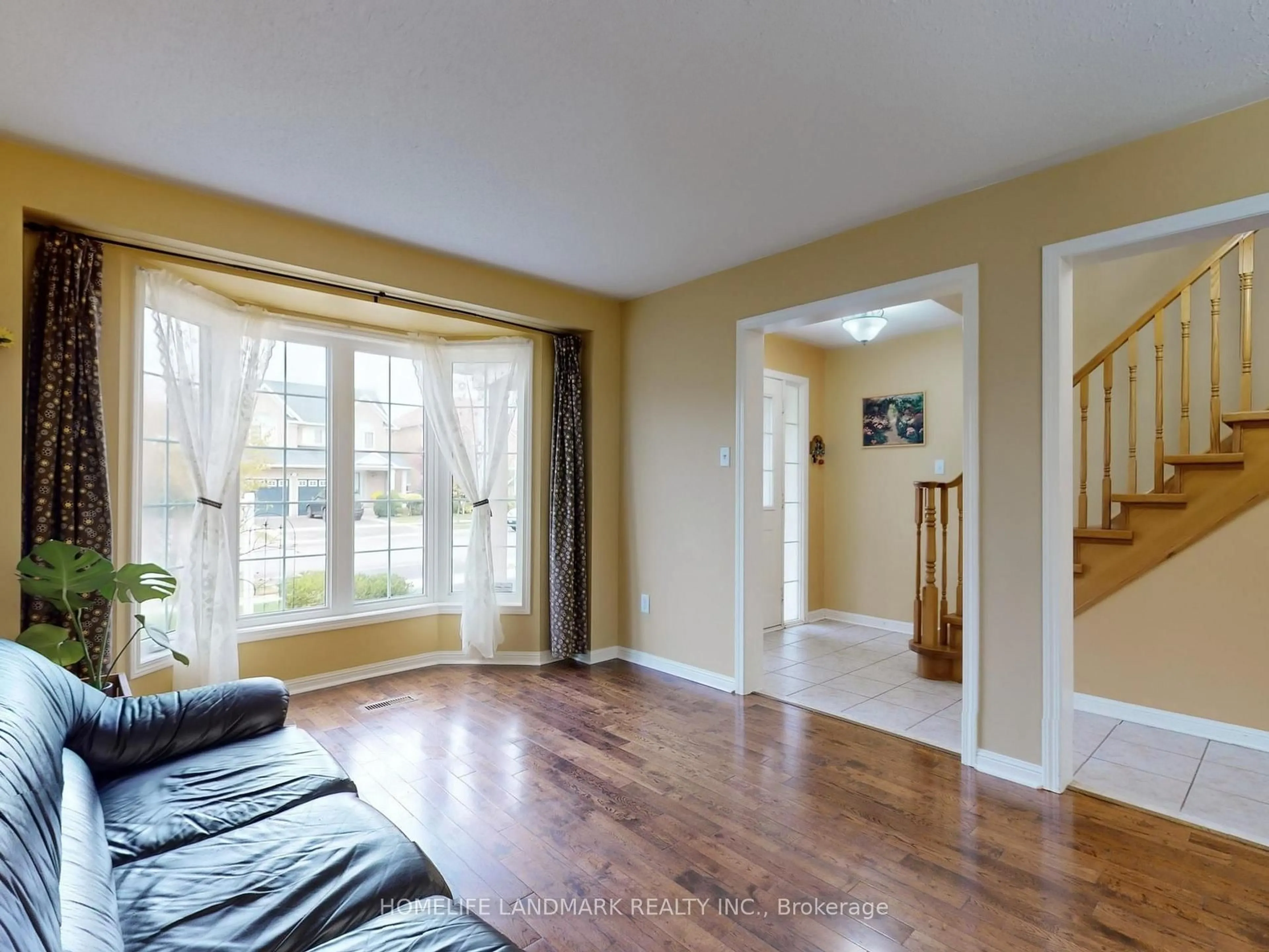 Indoor entryway for 5919 Osprey Blvd, Mississauga Ontario L5N 8J7