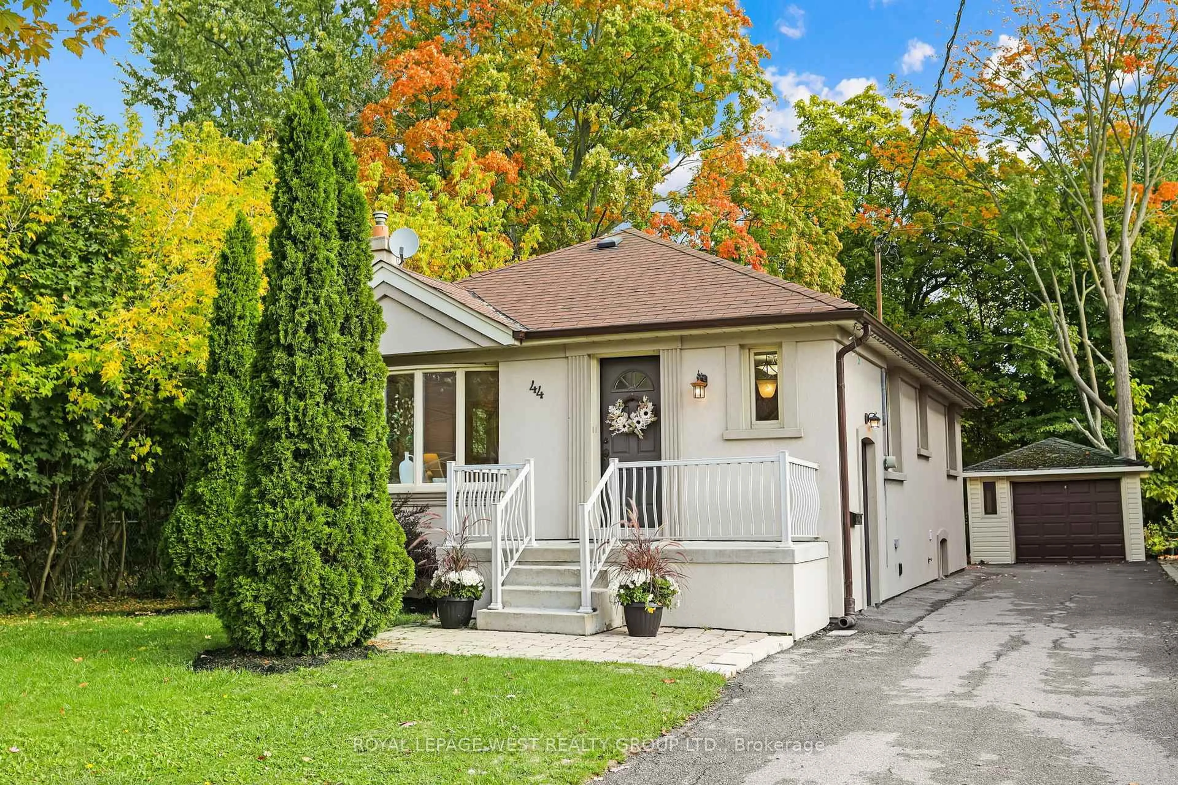 Home with vinyl exterior material, street for 44 Westglen Cres, Toronto Ontario M9B 4R1