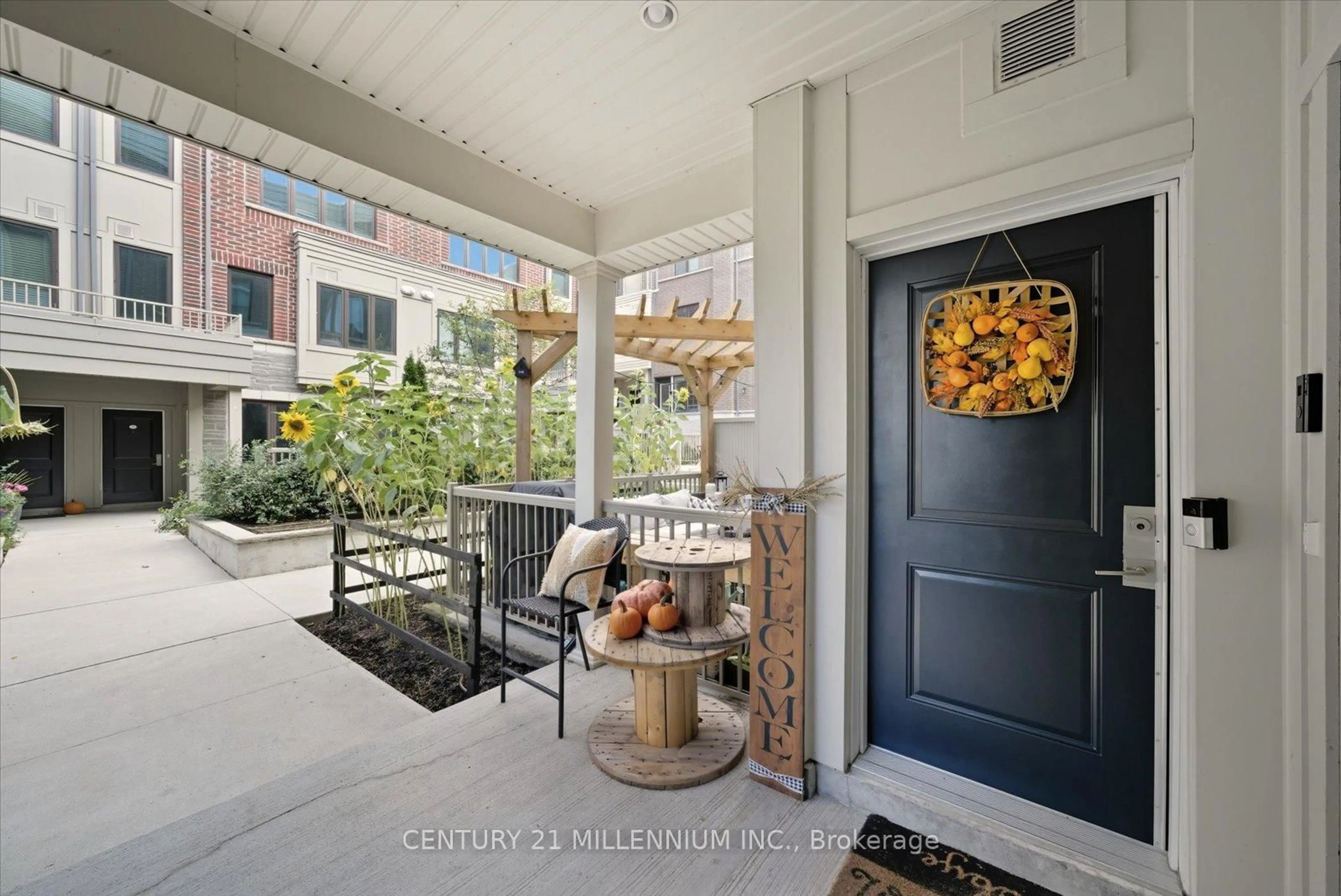 Indoor entryway for 95 Eastwood Park Gdns #21, Toronto Ontario M8W 0B9