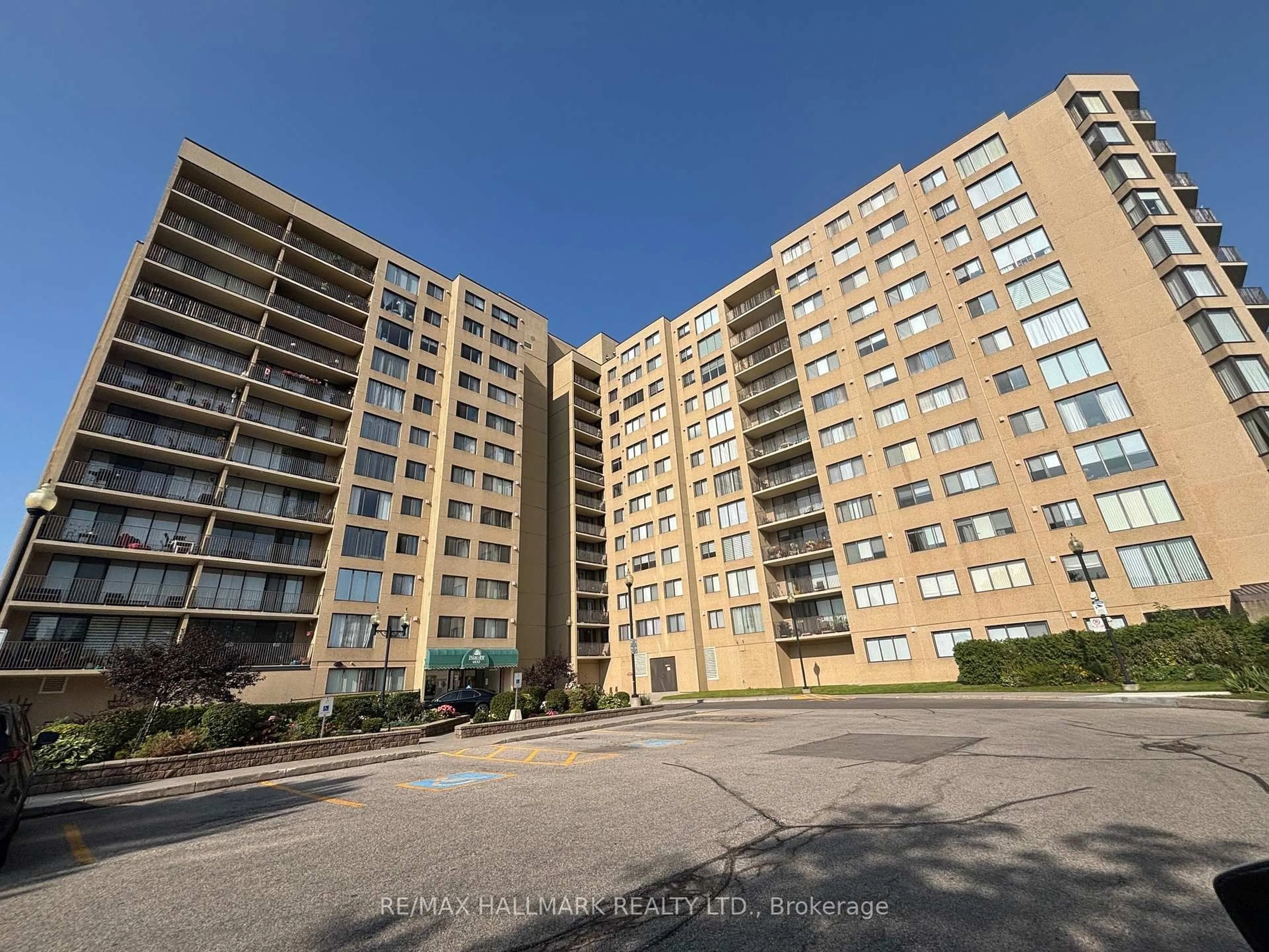 A pic from outside/outdoor area/front of a property/back of a property/a pic from drone, unknown for 6500 Montevideo Rd #614, Mississauga Ontario L5N 3T6