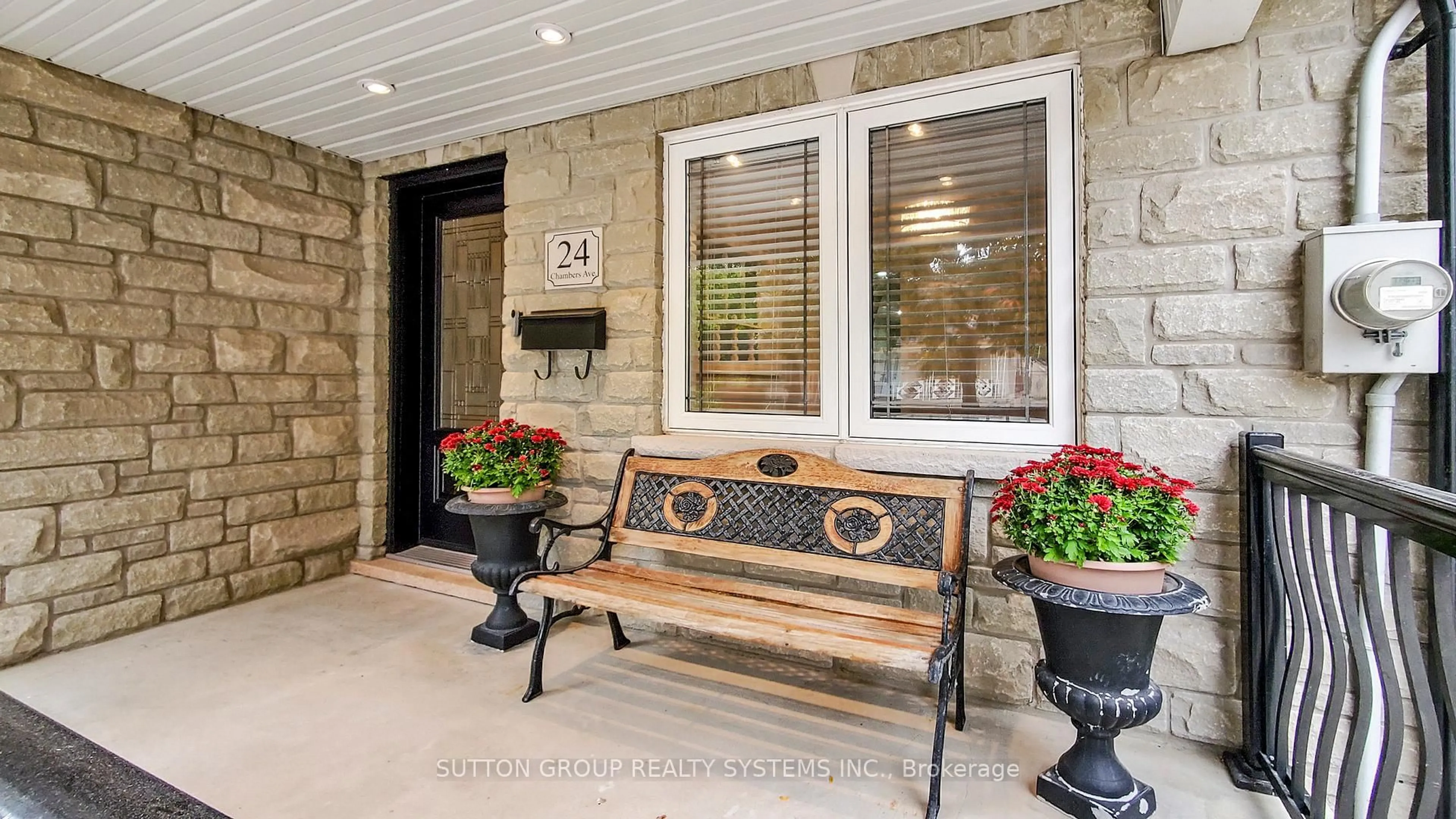 Indoor entryway for 24 Chambers Ave, Toronto Ontario M6N 3L9
