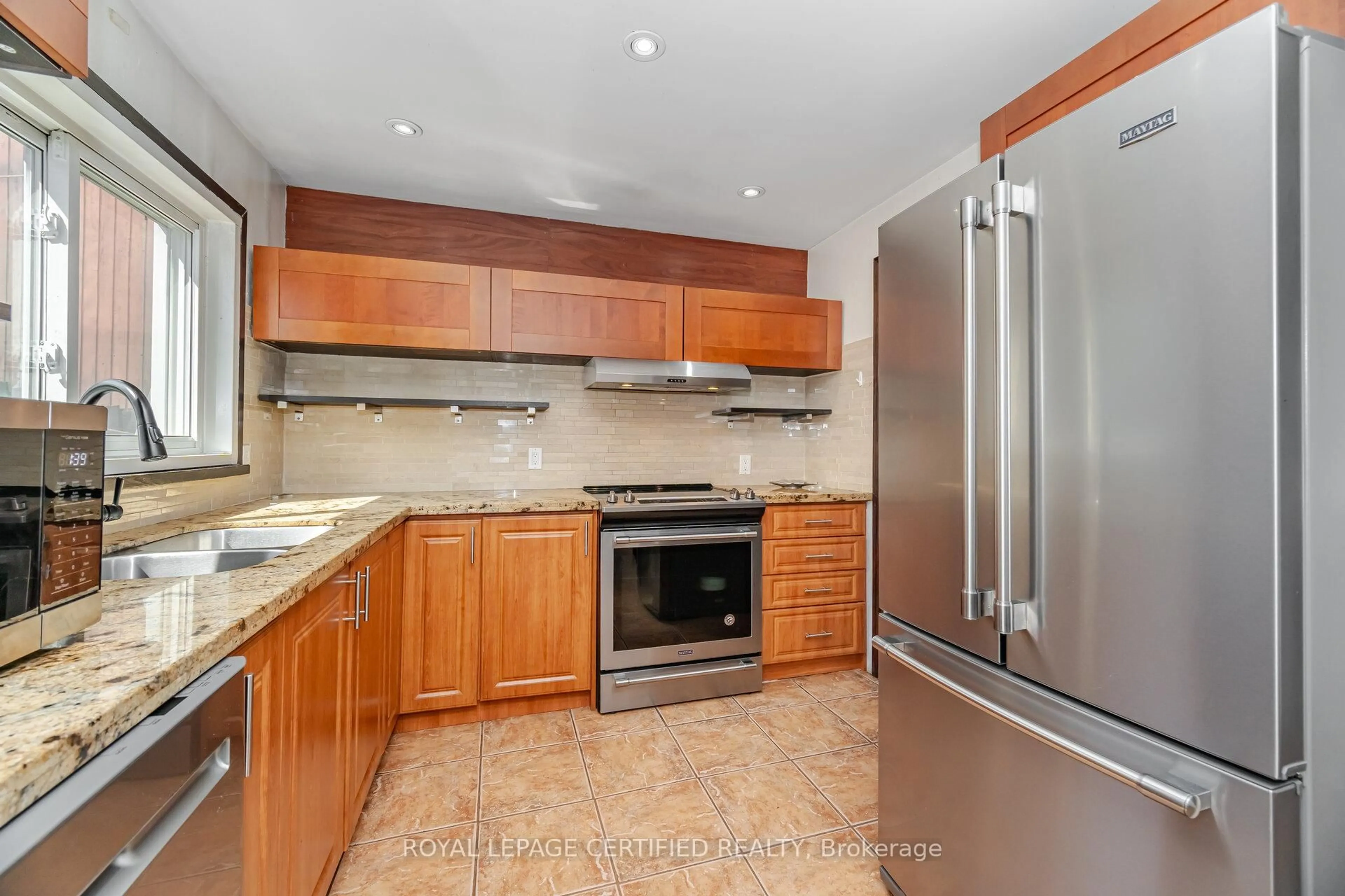 Standard kitchen, ceramic/tile floor for 13 Hilldowntree Tr, Brampton Ontario L6S 1P7