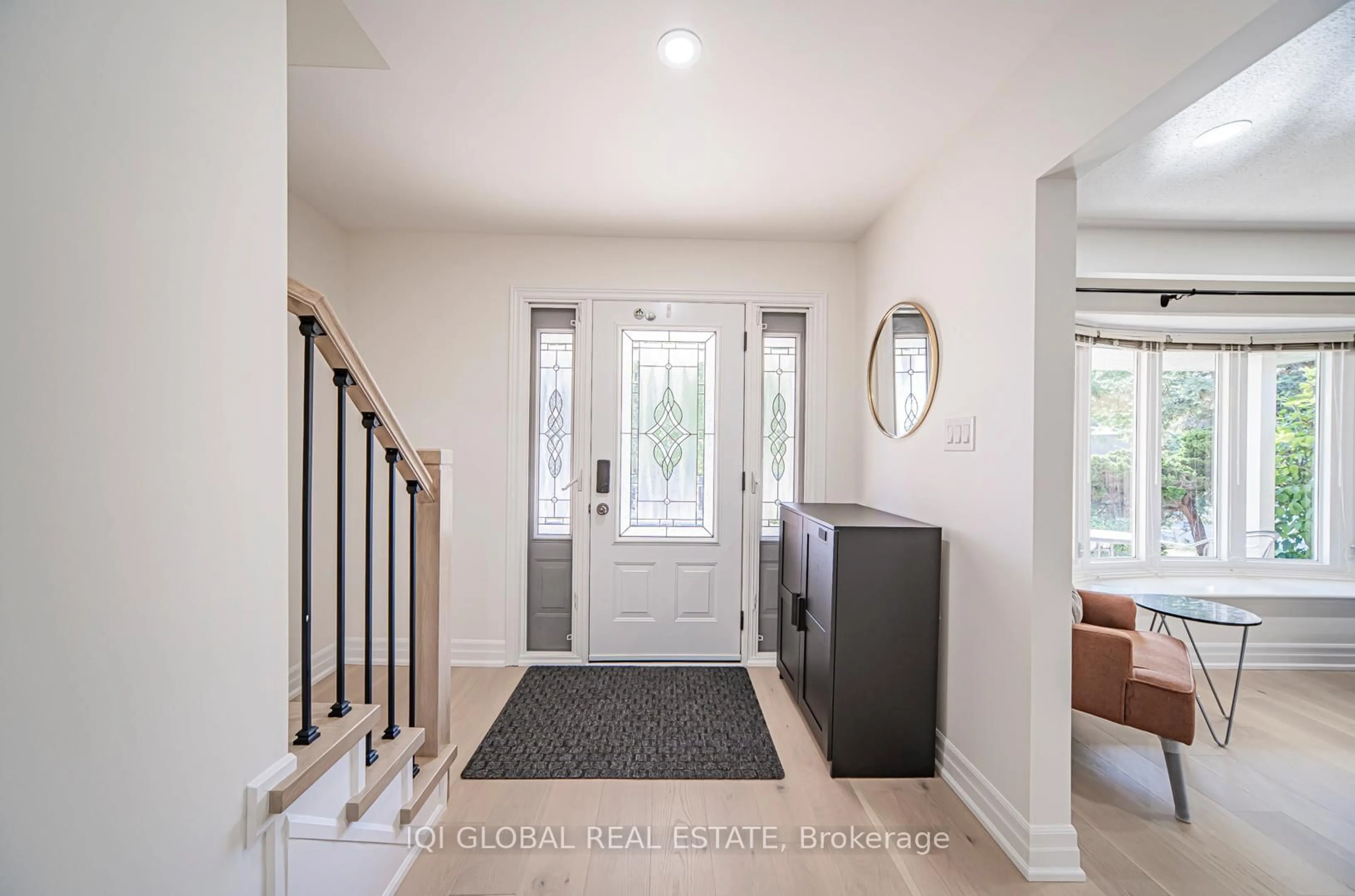 Indoor entryway for 3240 Centennial Dr, Burlington Ontario L7M 1M8