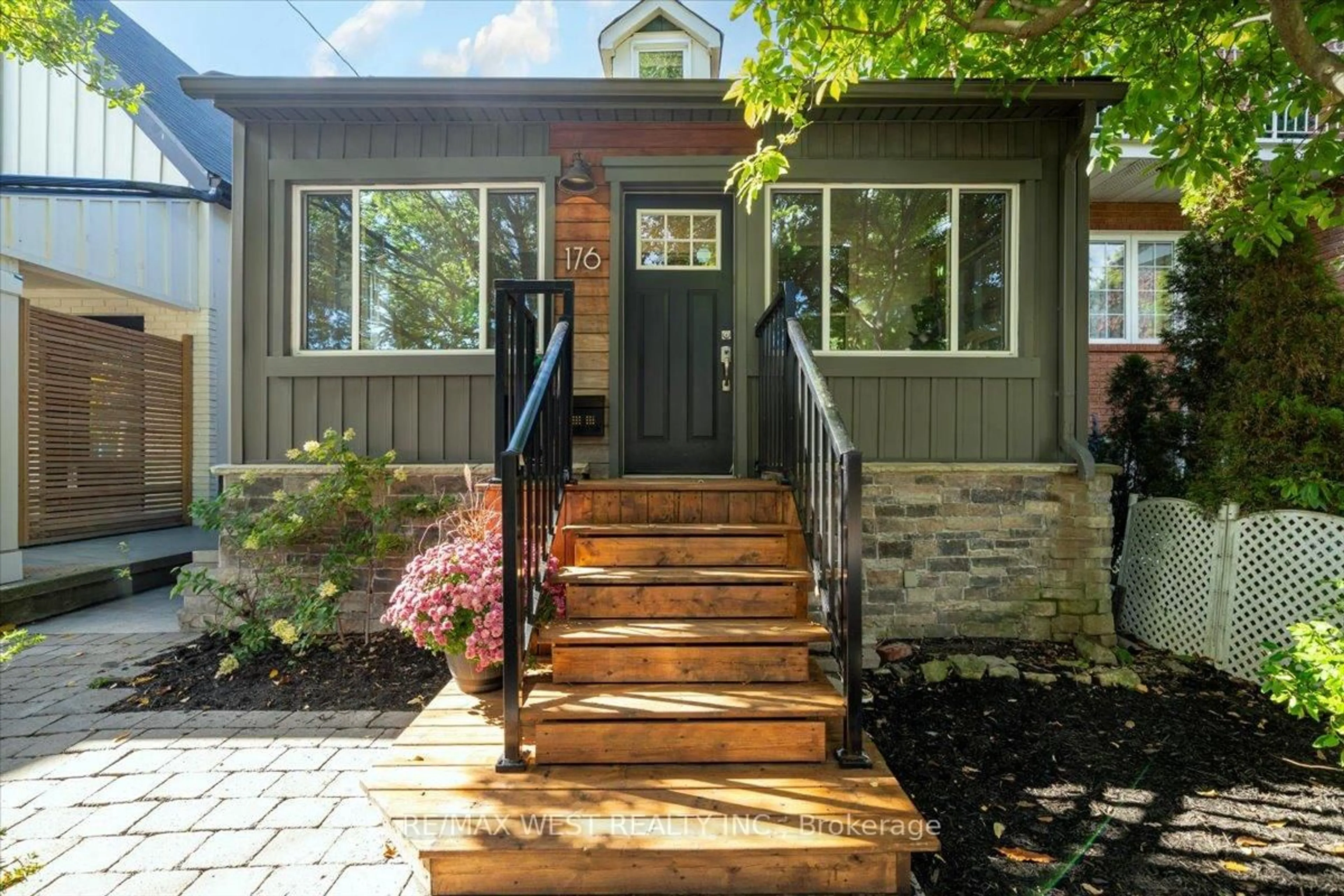 Indoor entryway for 176 Sixth St, Toronto Ontario M8V 3A5
