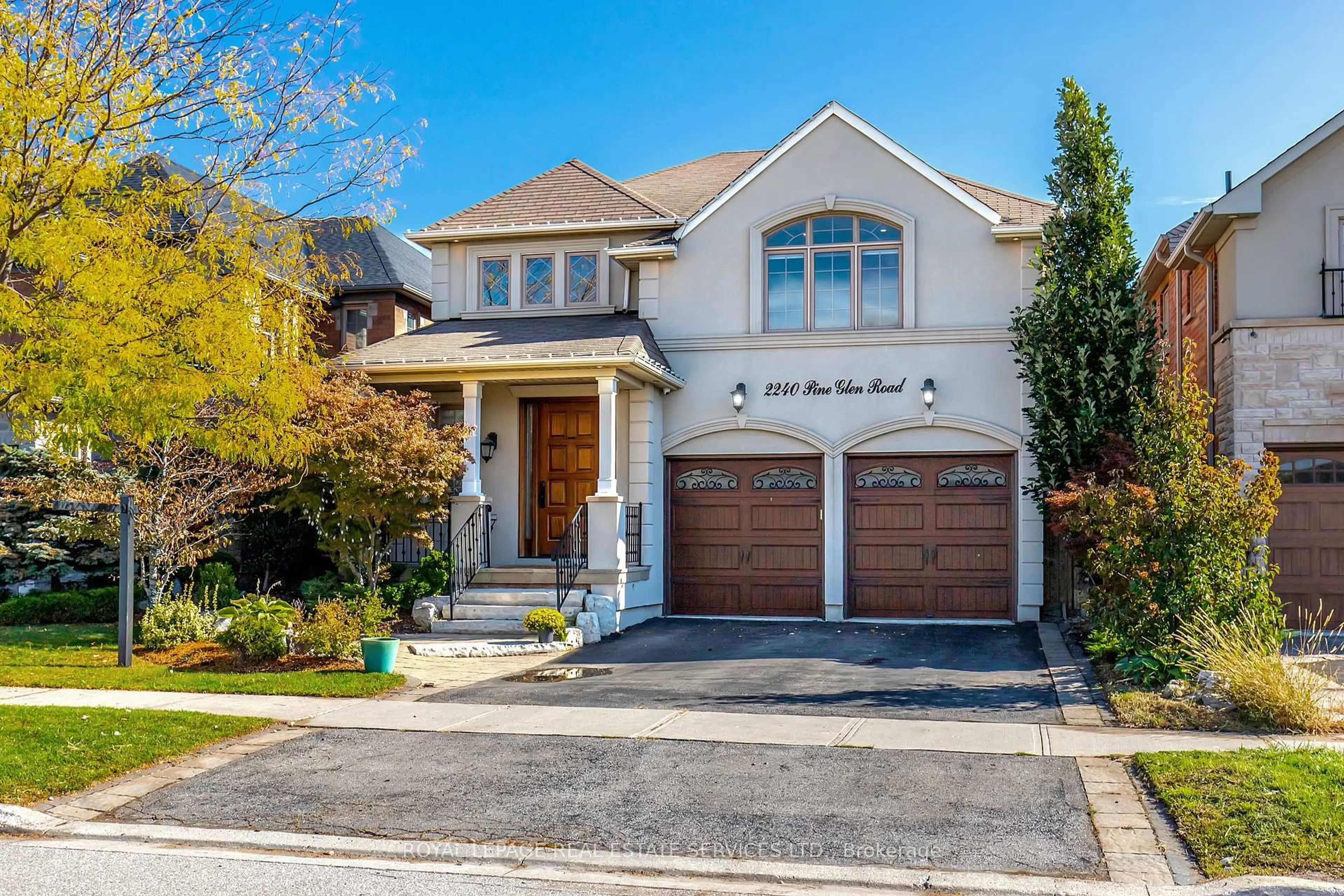 Home with brick exterior material, street for 2240 PINE GLEN Rd, Oakville Ontario L6M 0G5