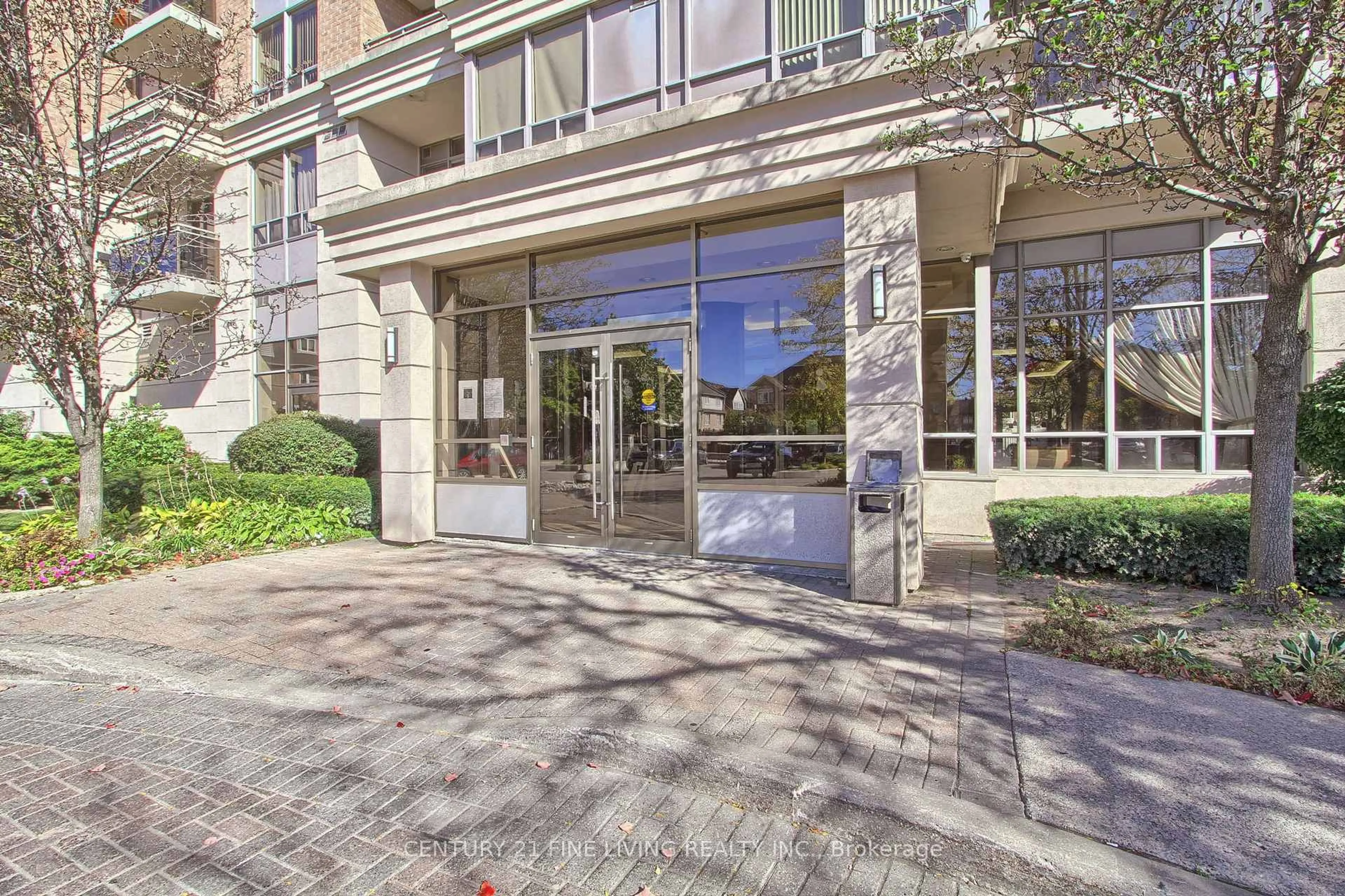 Indoor foyer for 55 Strathaven Dr #1415, Mississauga Ontario L5R 4G9