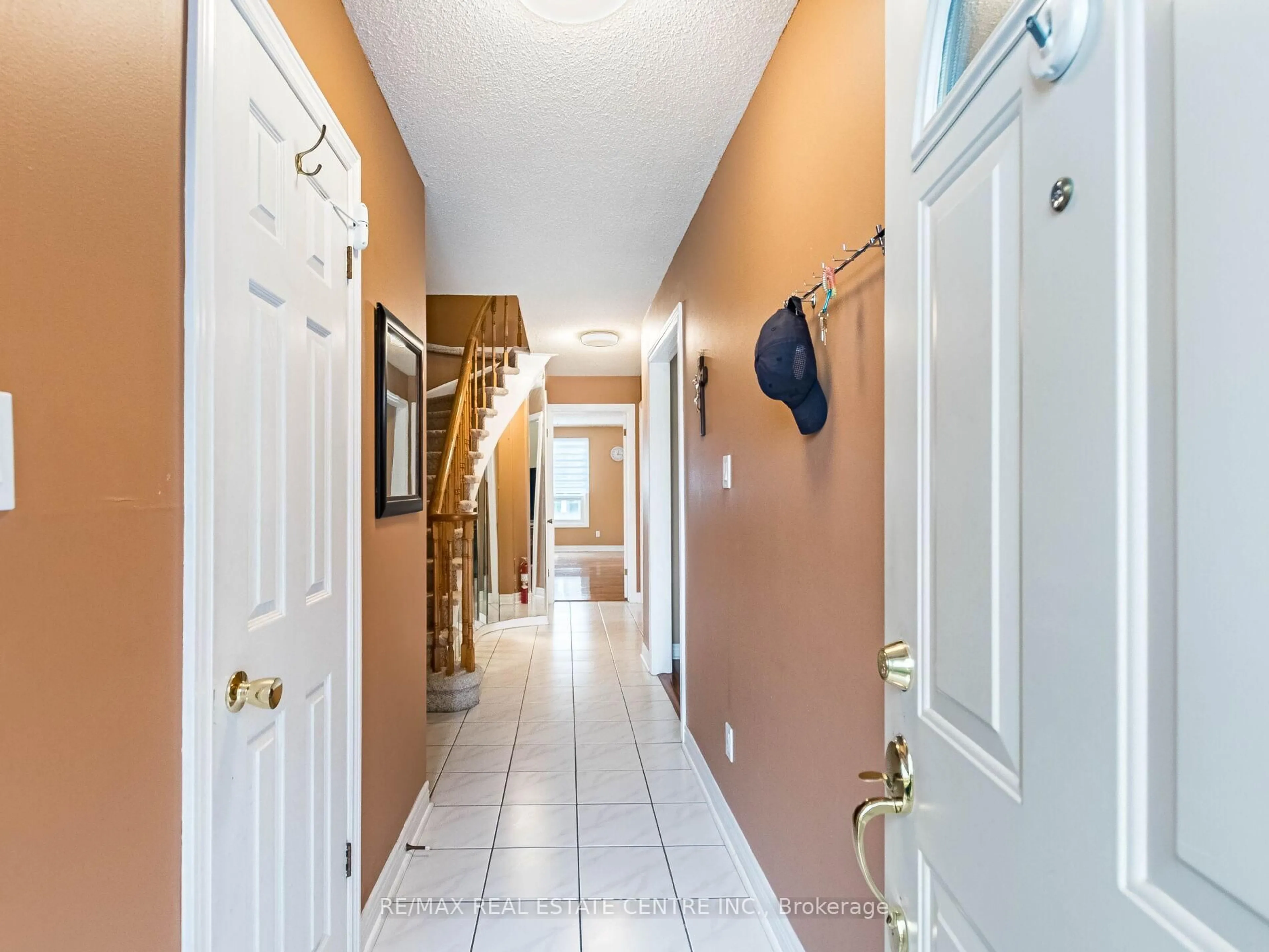 Indoor entryway for 4228 Torino Cres, Mississauga Ontario L4W 3T5