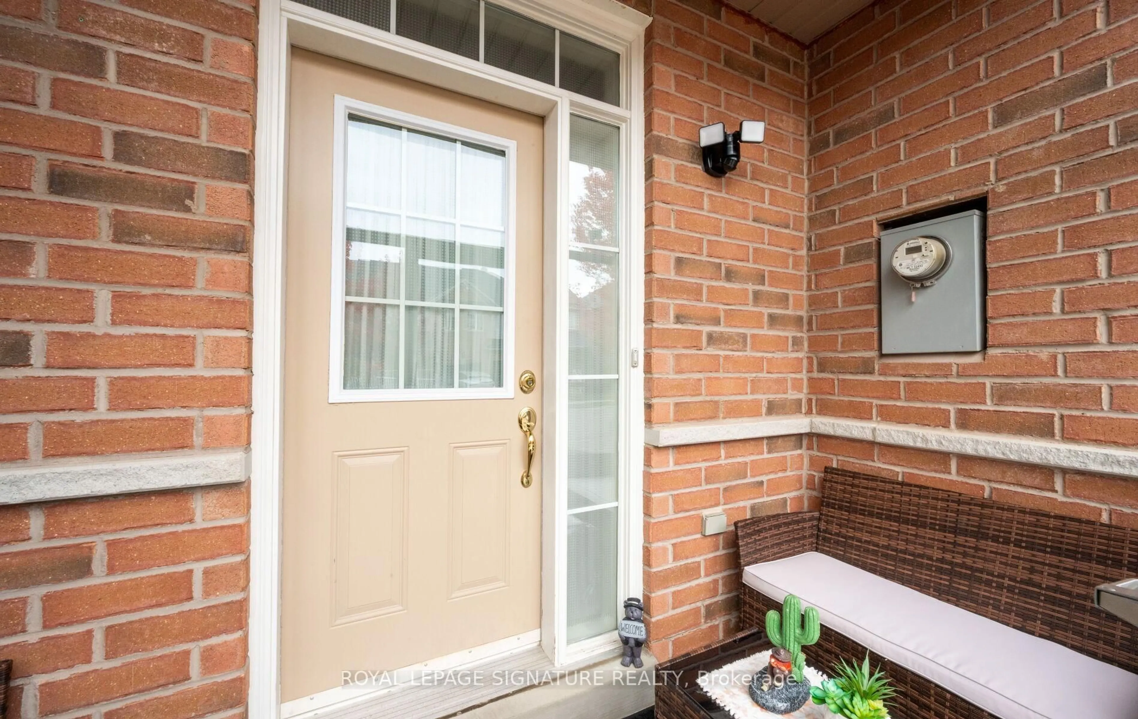 Indoor entryway for 364 Hobbs Cres, Milton Ontario L9T 0J2