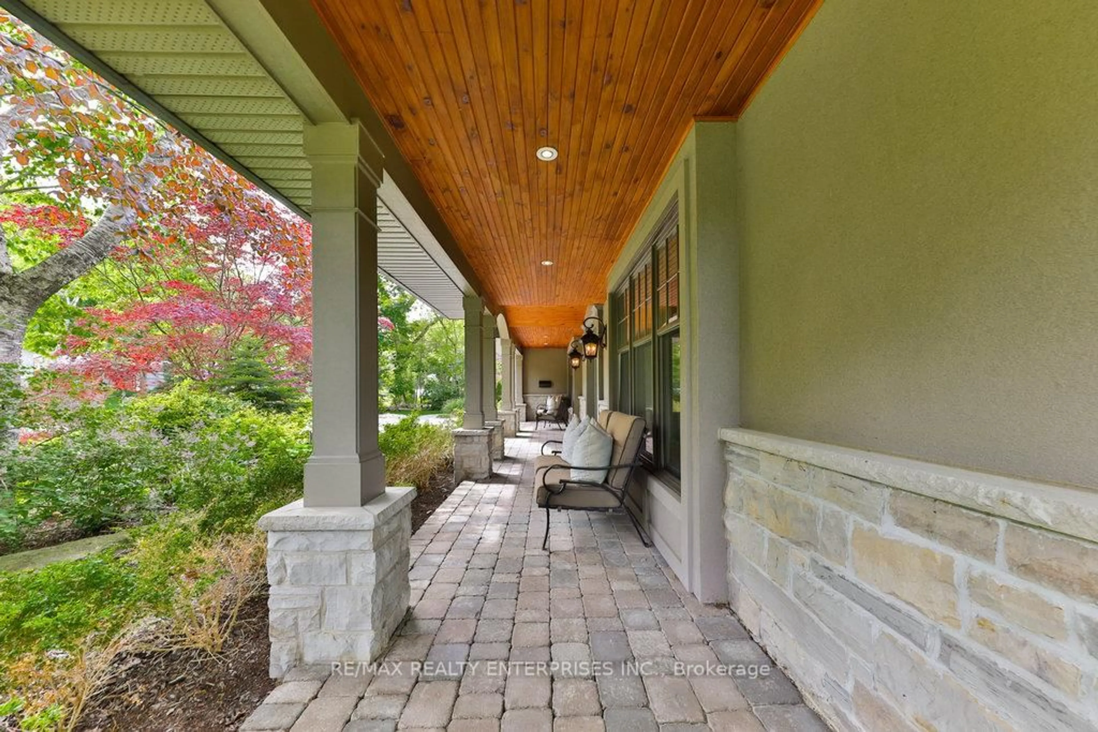 Patio, street for 1293 Greenoaks Dr, Mississauga Ontario L5J 3A1