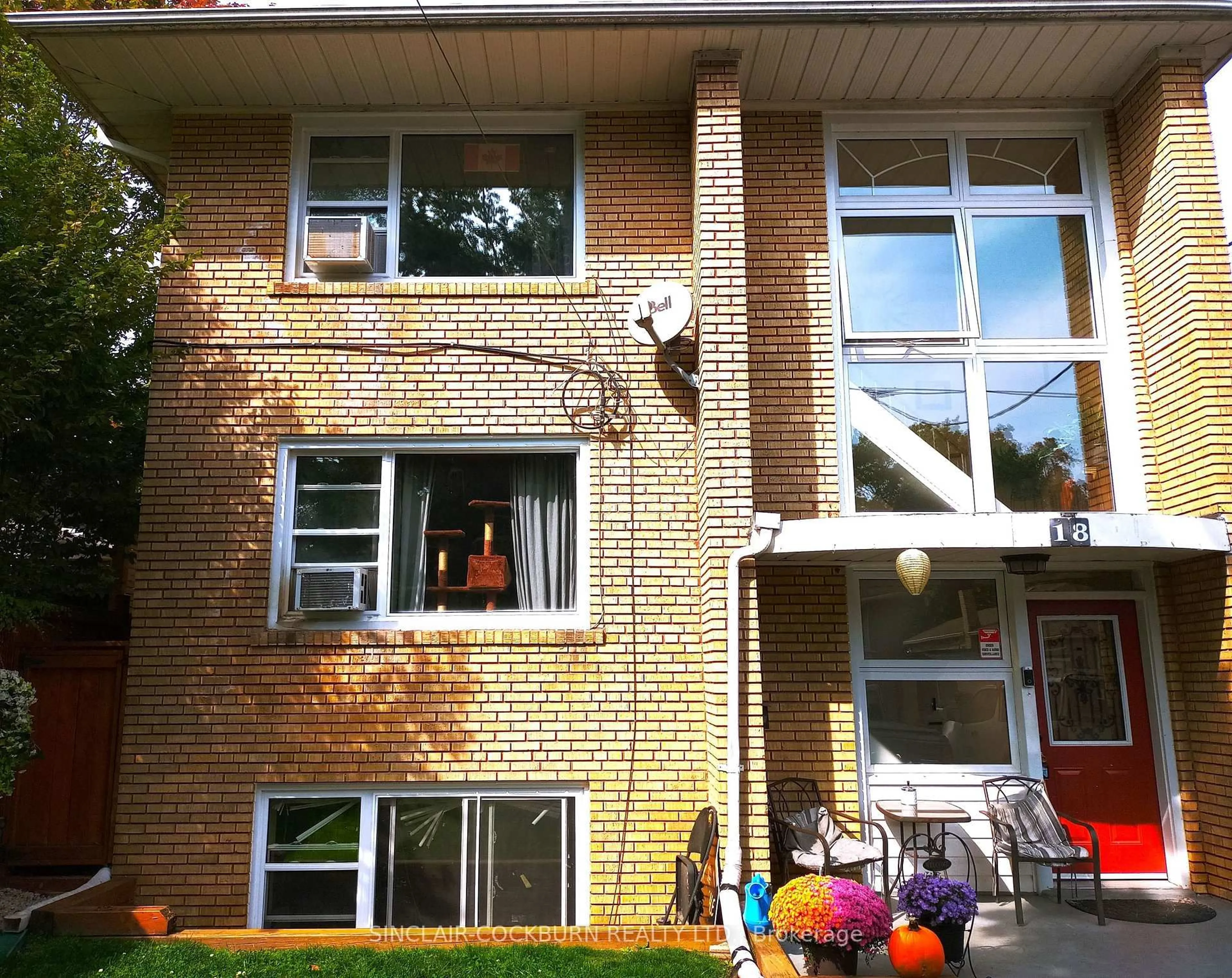 Home with brick exterior material, building for 18 Muskoka Ave, Toronto Ontario M8W 1H3