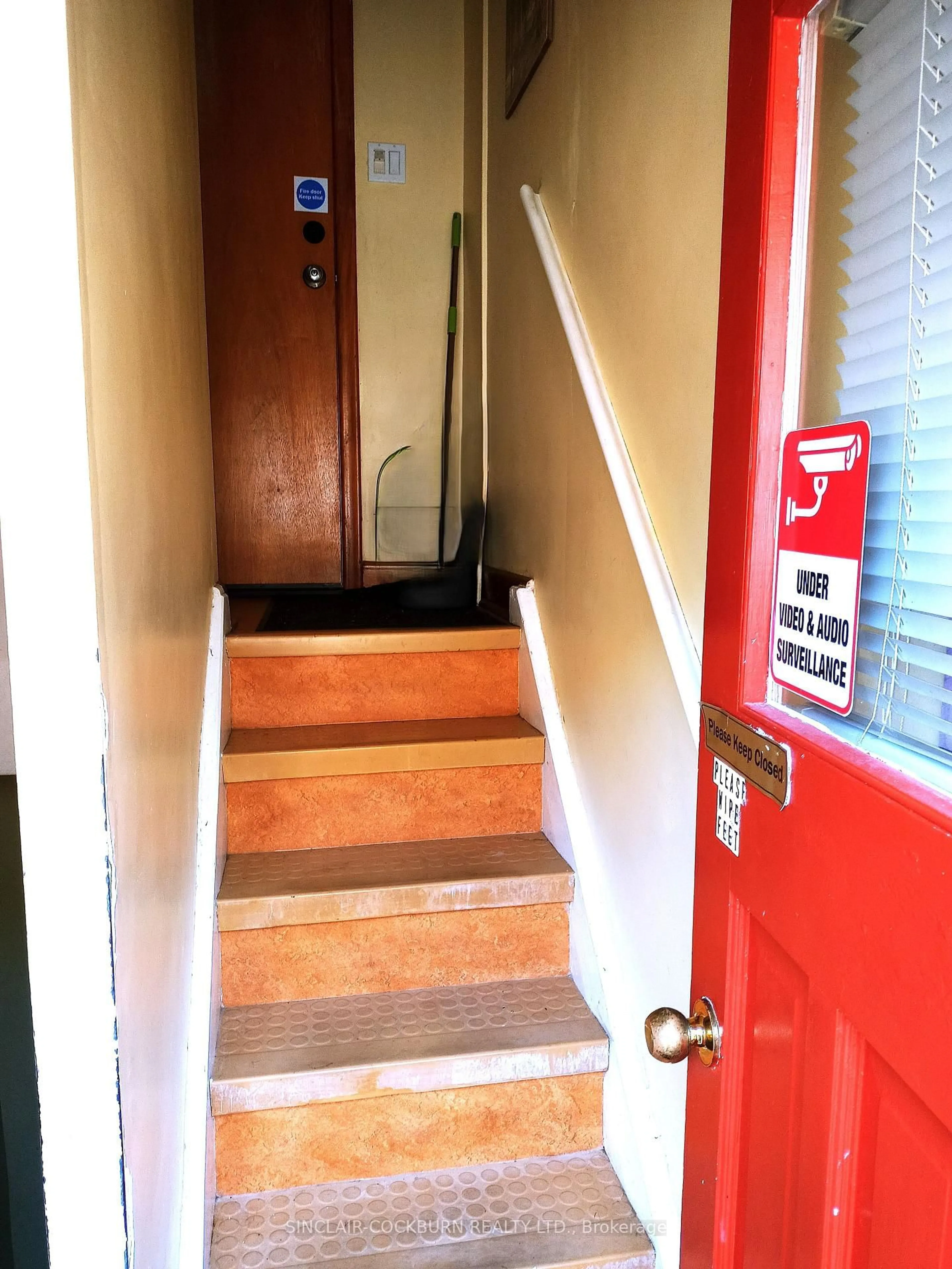 Indoor foyer for 18 Muskoka Ave, Toronto Ontario M8W 1H3