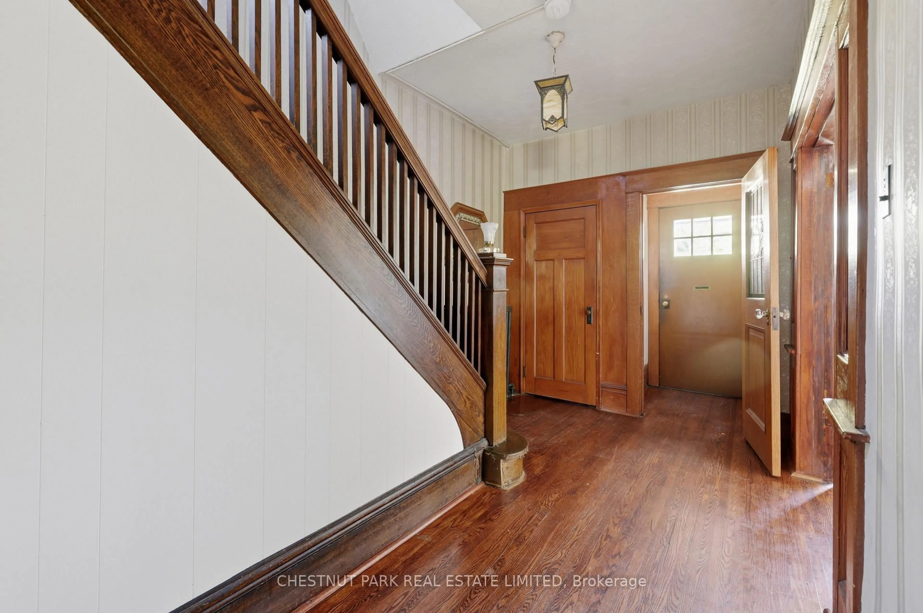 Indoor foyer for 6 Highview Cres, Toronto Ontario M6H 2Y2