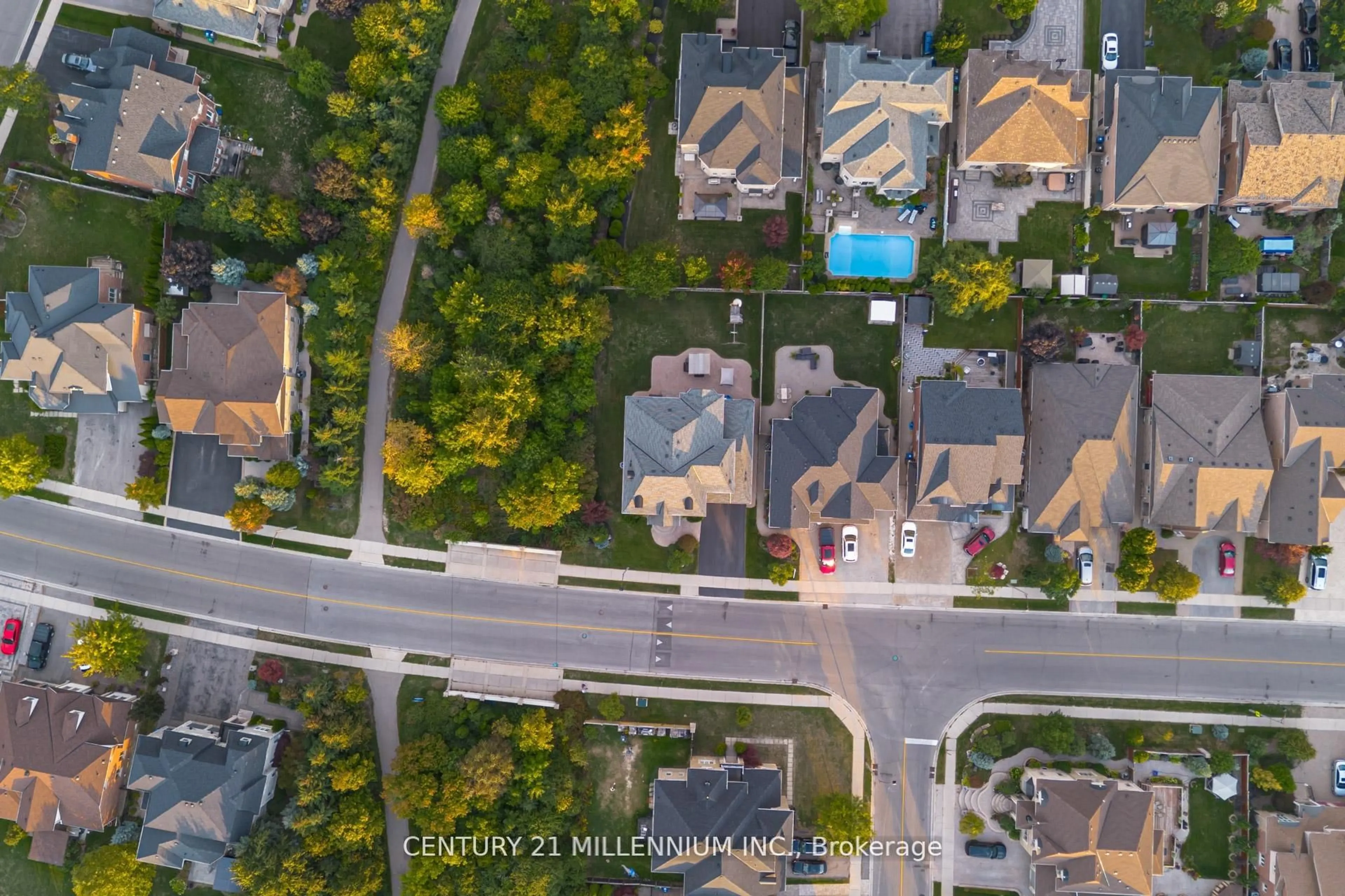 A pic from outside/outdoor area/front of a property/back of a property/a pic from drone, street for 29 EIffel Blvd, Brampton Ontario L6P 1W3