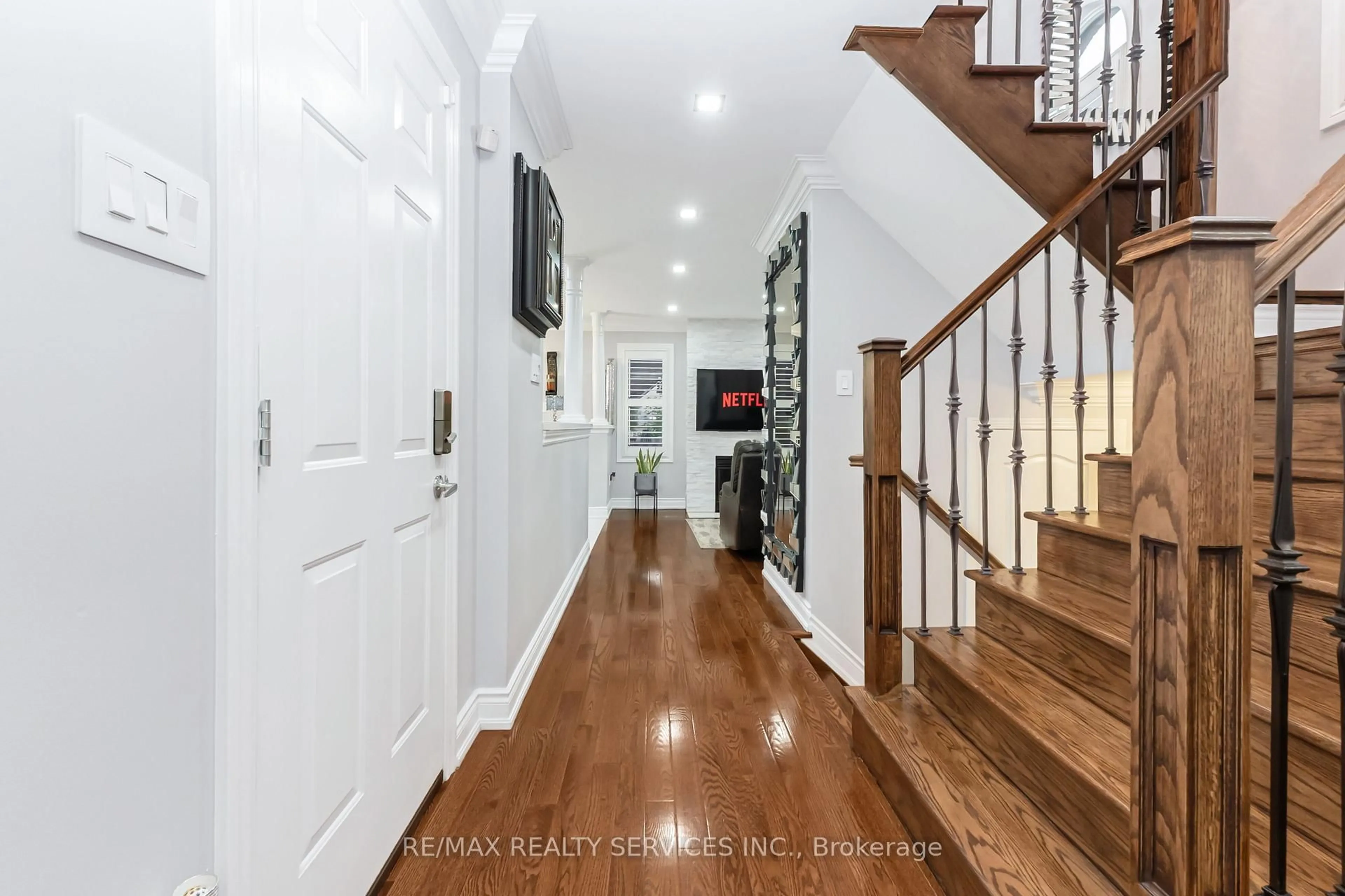Indoor entryway for 14 Redfinch Way, Brampton Ontario L7A 2B3