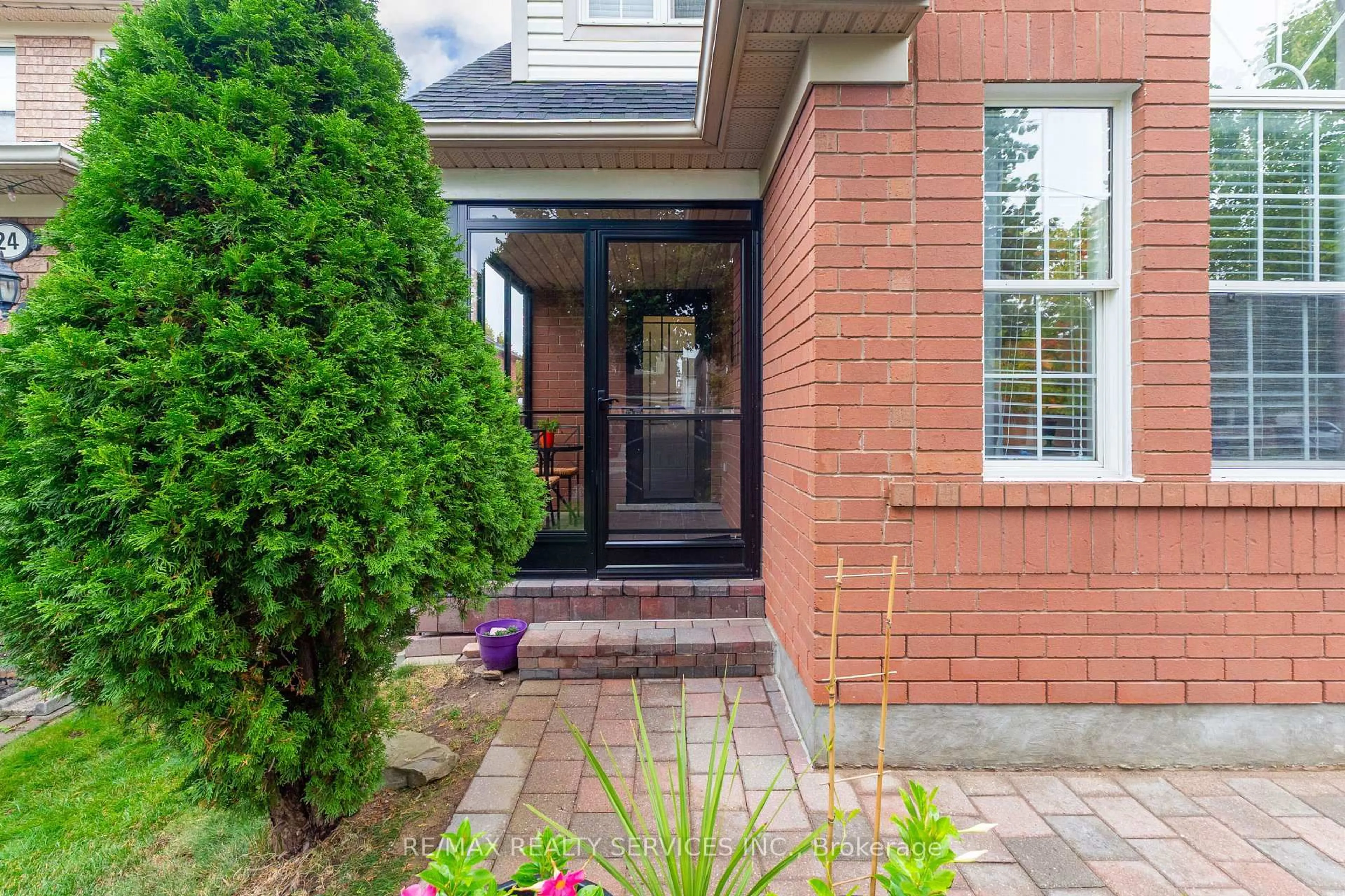 Home with brick exterior material, street for 22 Thorpe Cres, Brampton Ontario L7A 1P7