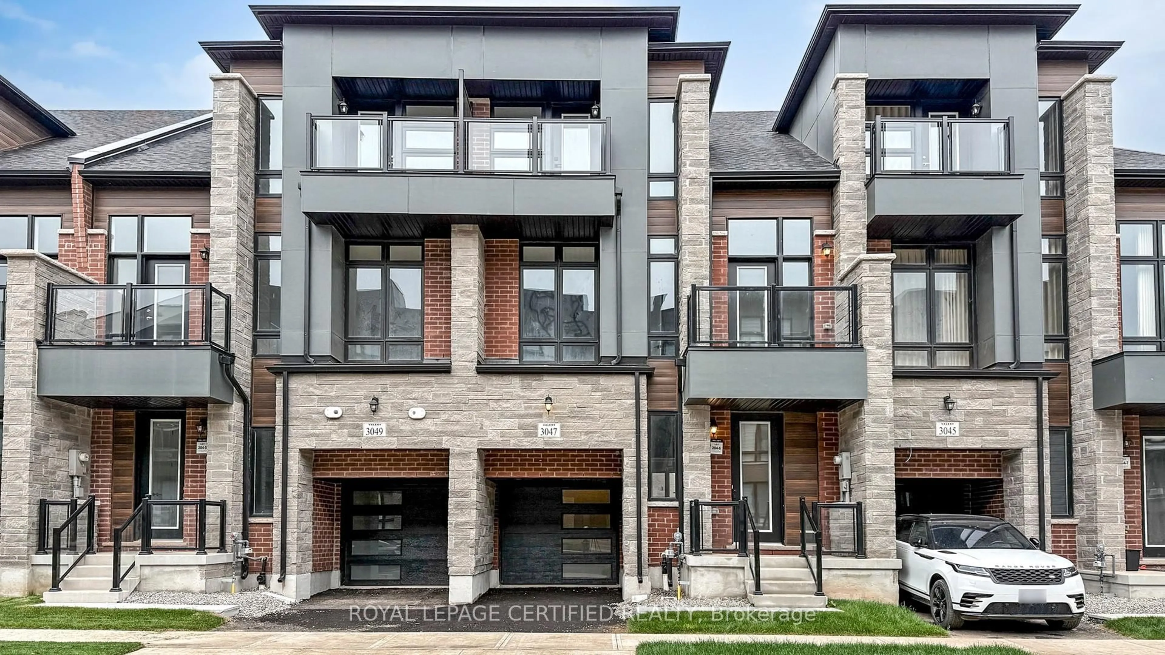 Home with brick exterior material, street for 3047 Perkins Way, Oakville Ontario L6H 7G1