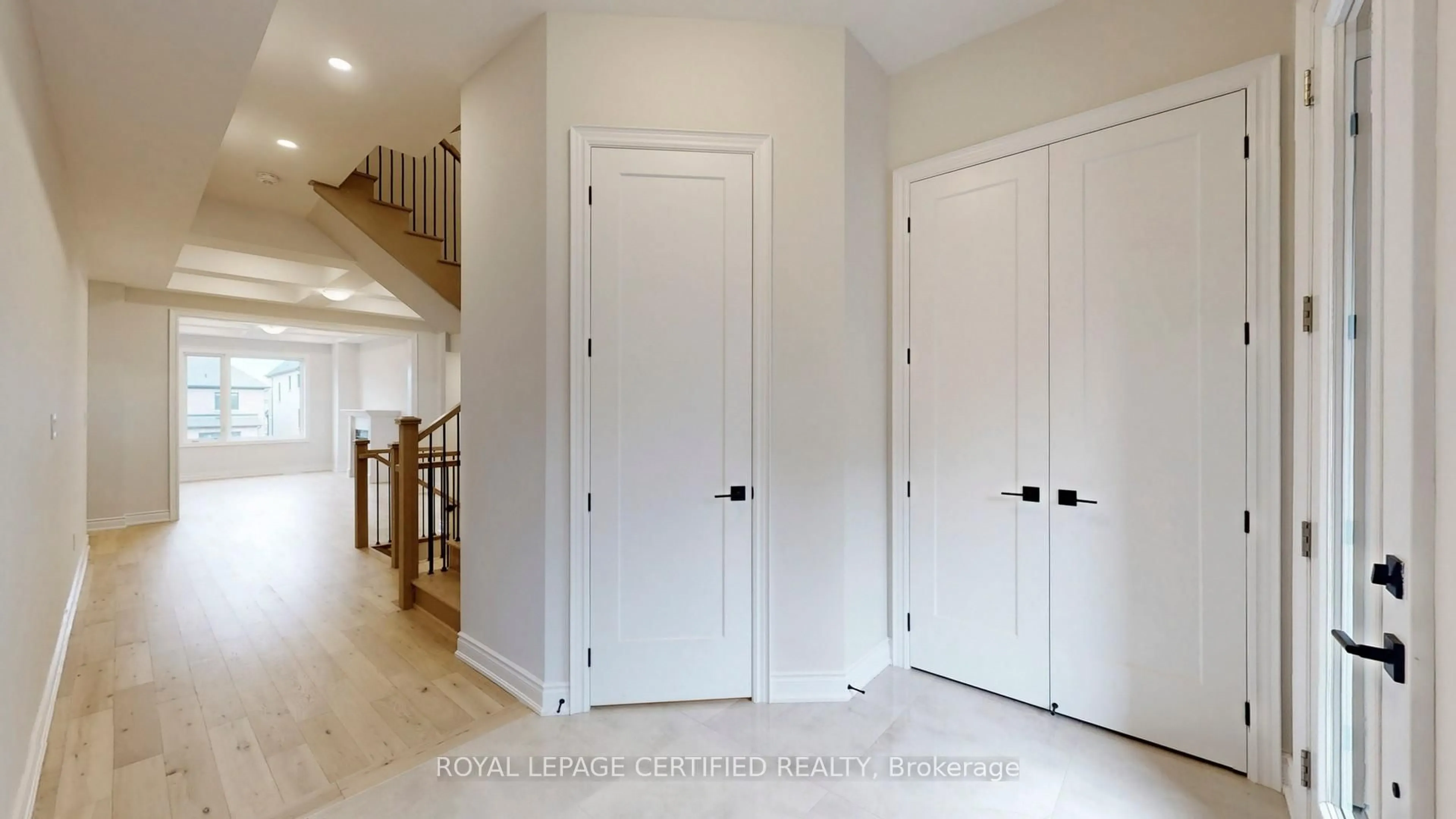 Indoor entryway for 3047 Perkins Way, Oakville Ontario L6H 7G1