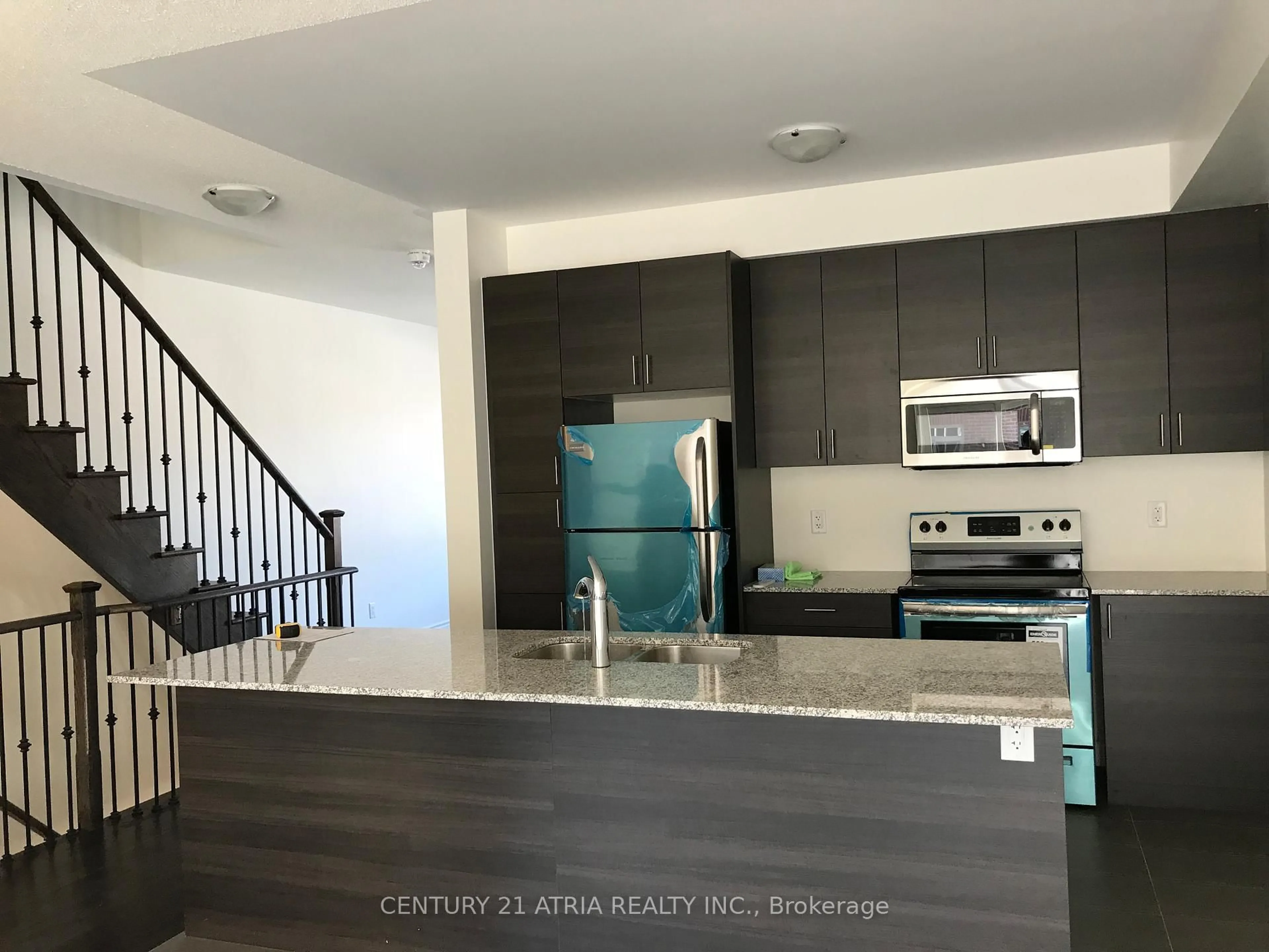Open concept kitchen, unknown for 9 Temple Manor Rd, Brampton Ontario L6Y 6C5