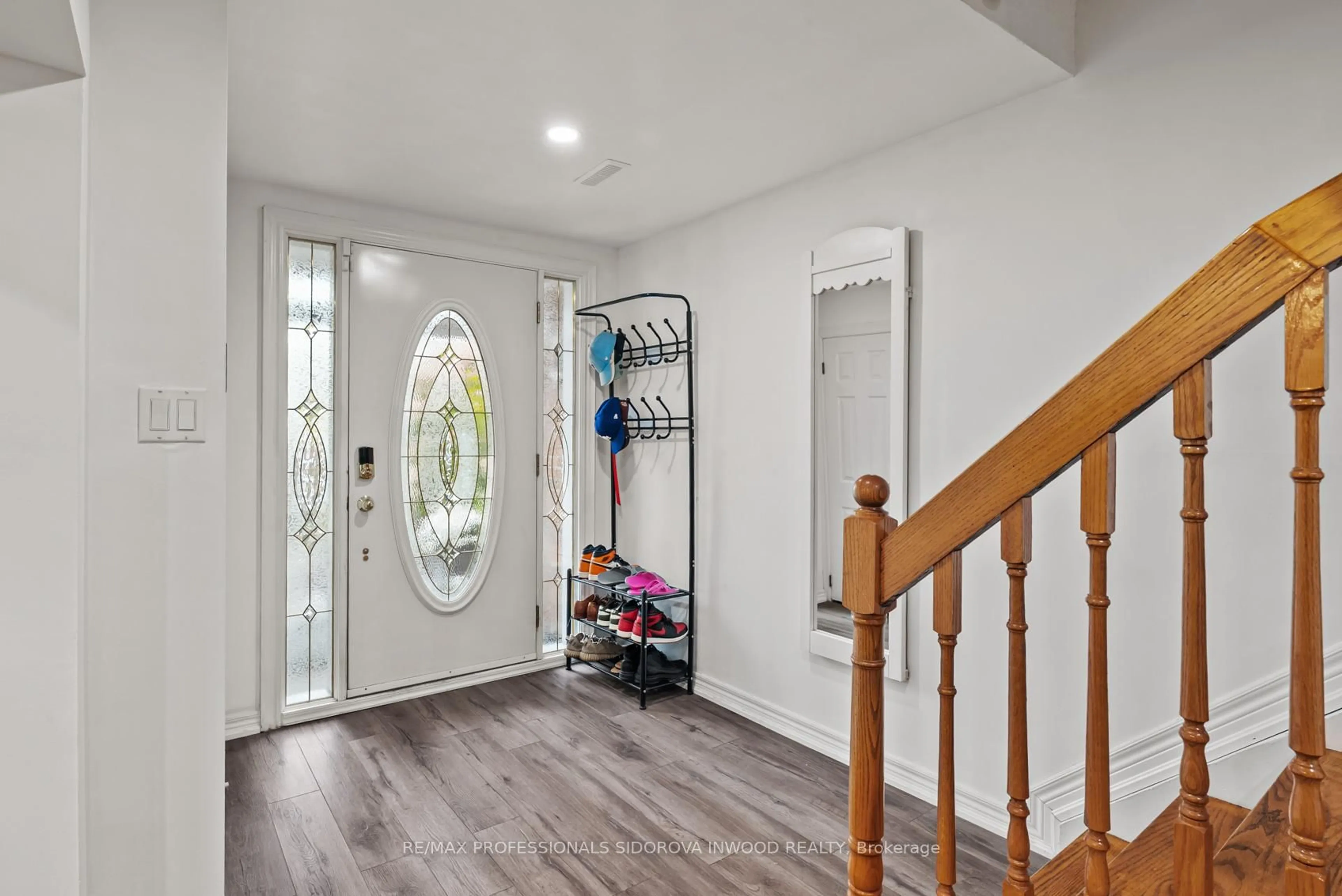 Indoor entryway for 13A Terry Dr, Toronto Ontario M6N 4Y8