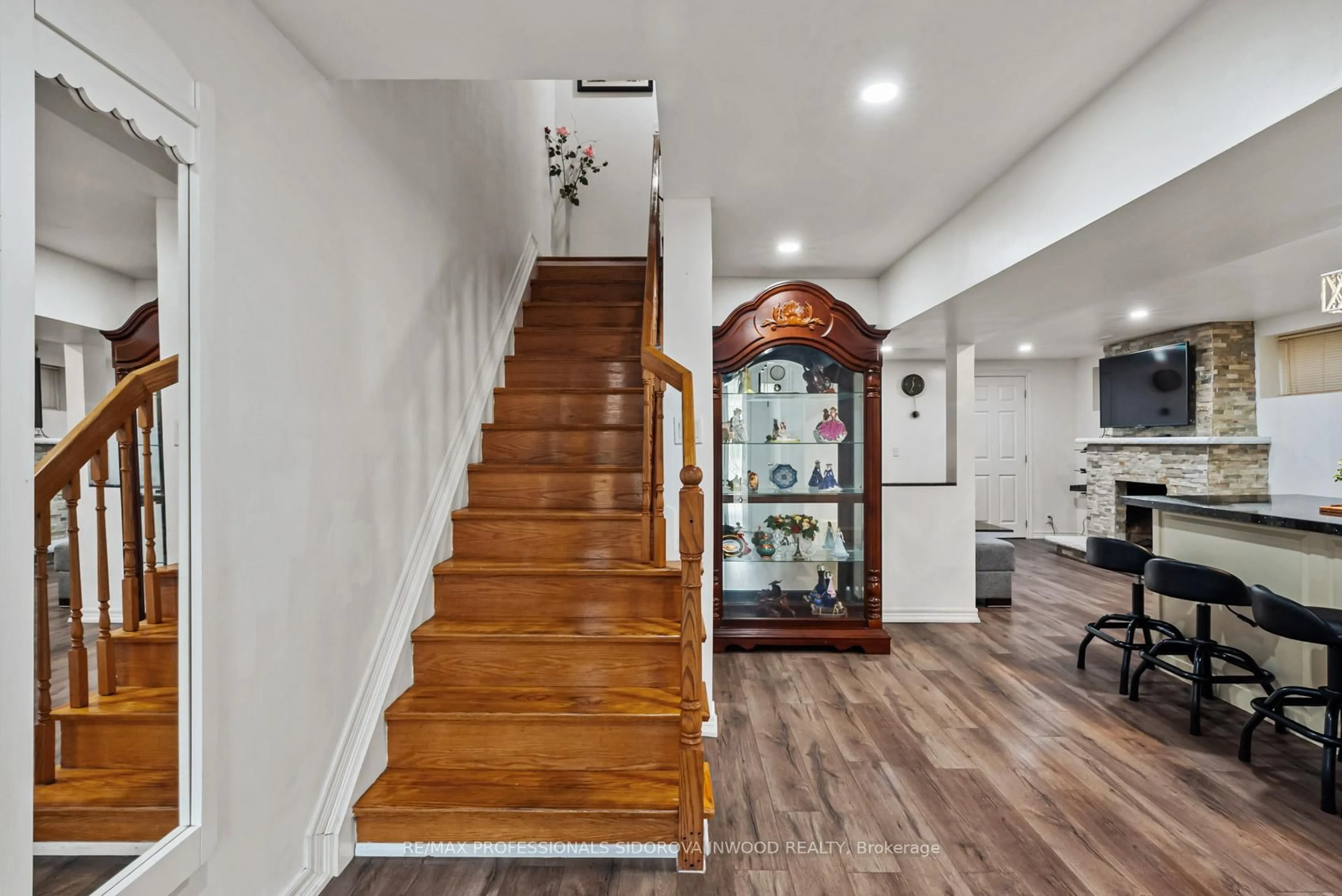 Indoor foyer for 13A Terry Dr, Toronto Ontario M6N 4Y8