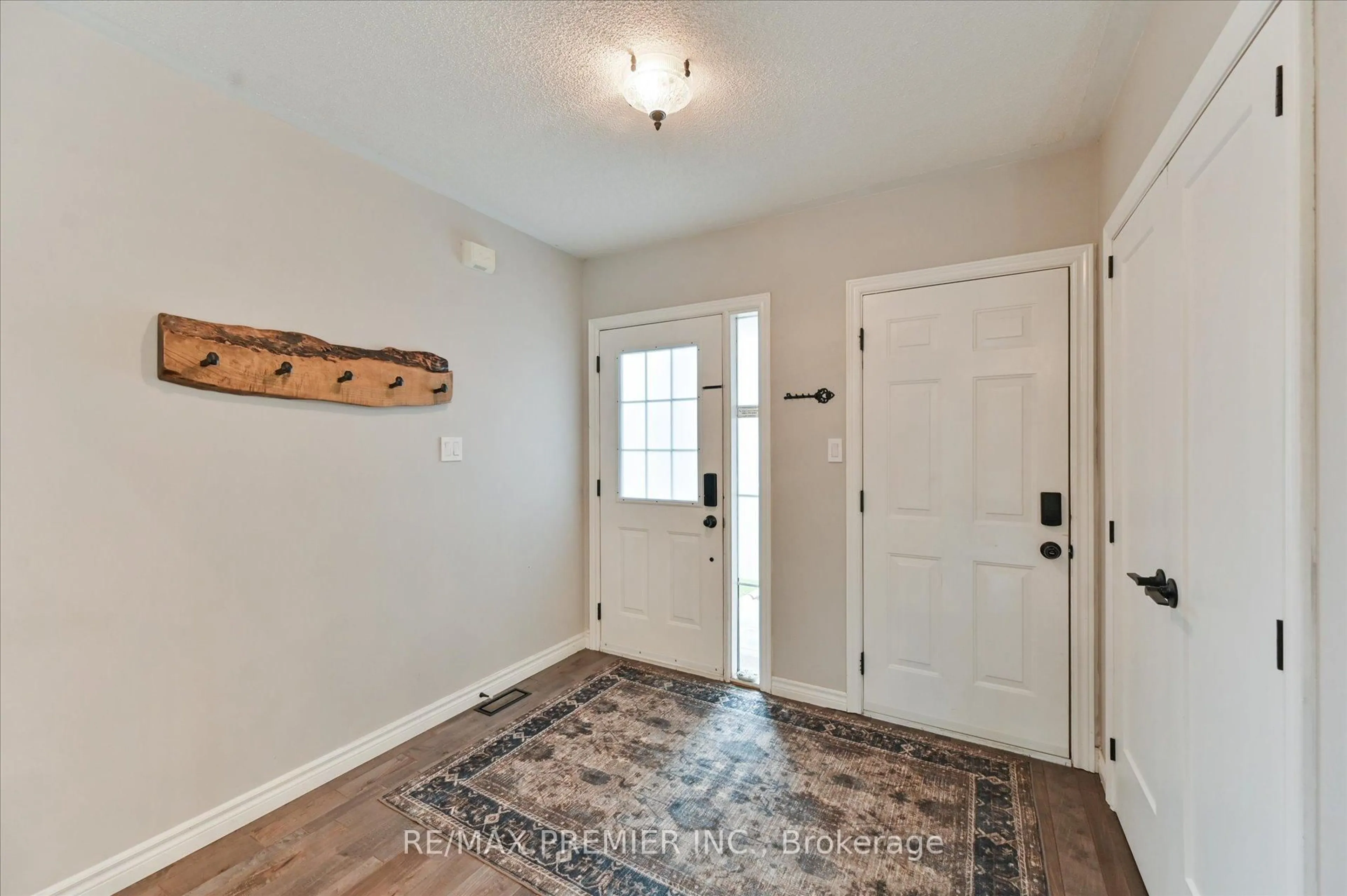 Indoor entryway for 78 Archbury Circ, Caledon Ontario L7E 2H8