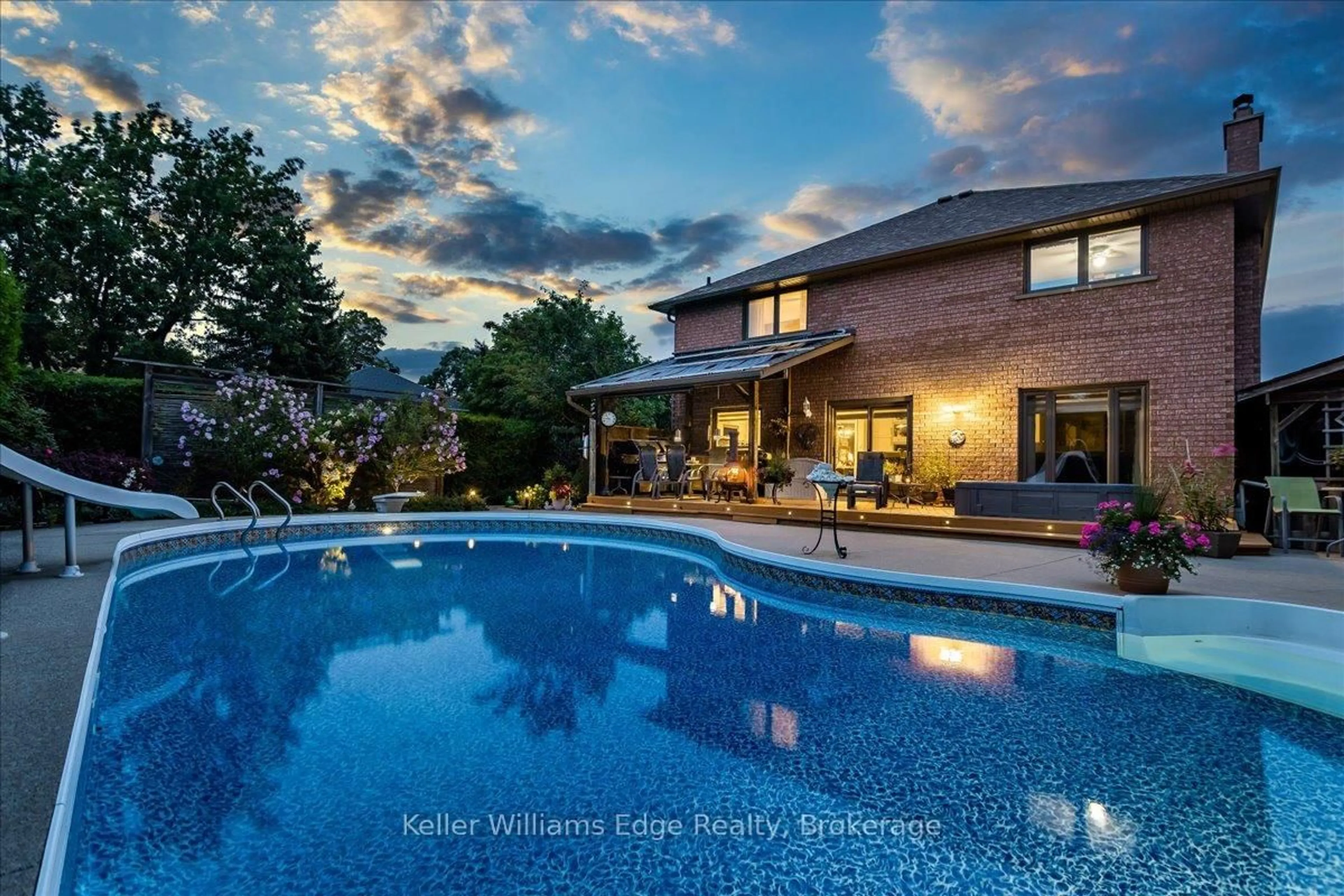 Pool for 1121 Manor Rd, Oakville Ontario L6M 1G3