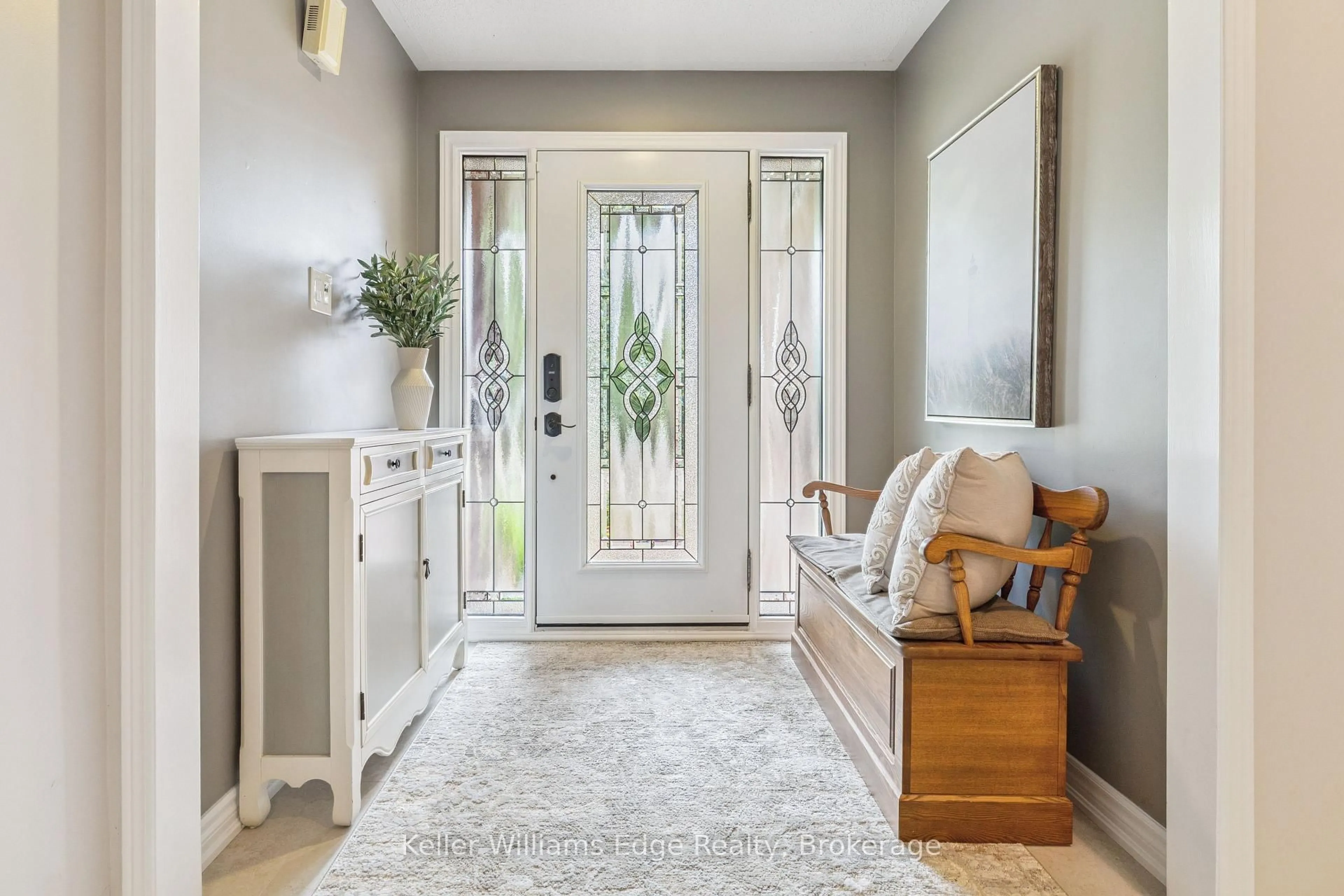 Indoor entryway for 1121 Manor Rd, Oakville Ontario L6M 1G3