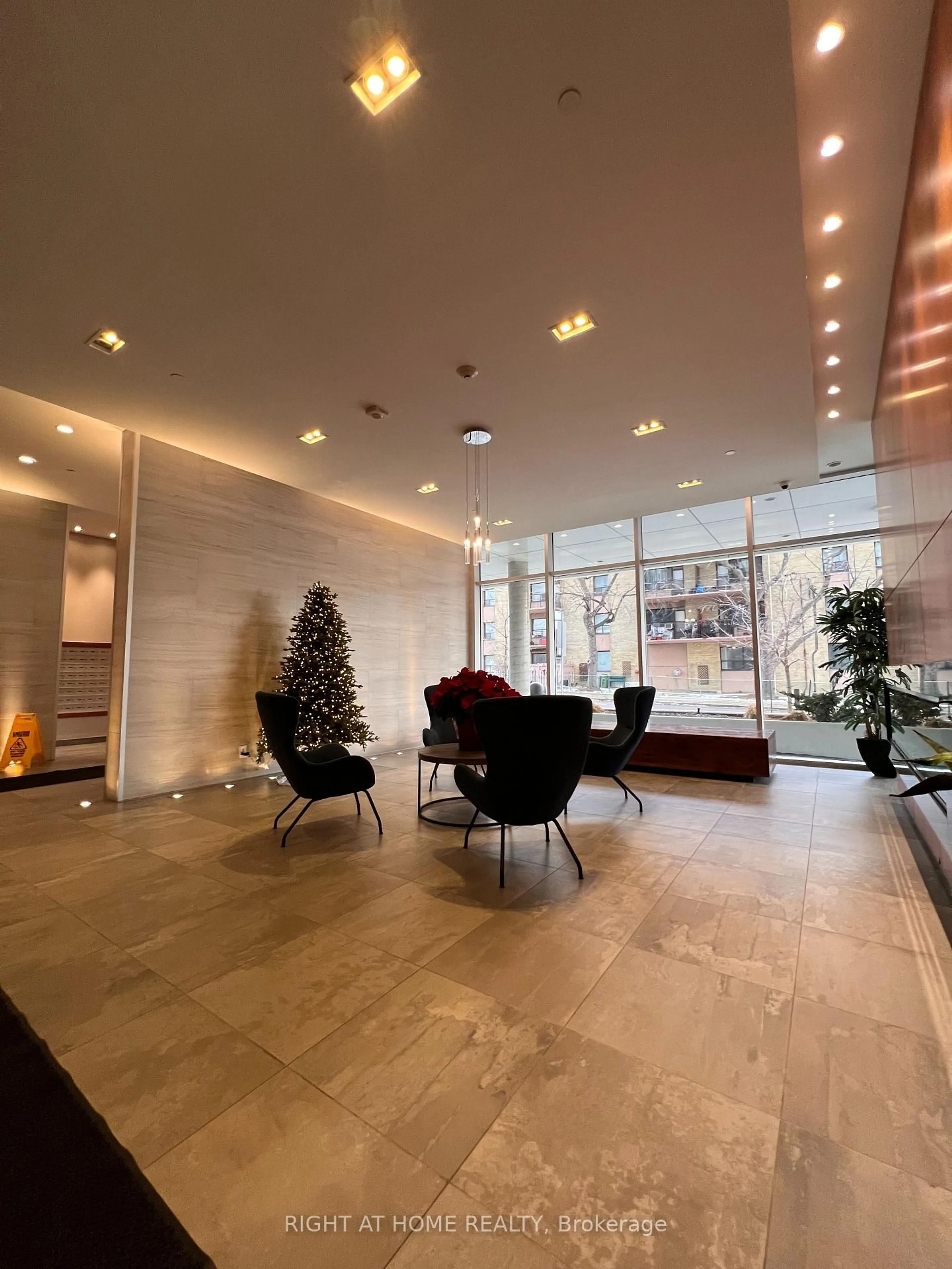 Lobby for 2800 Keele St #319, Toronto Ontario M3M 0B8