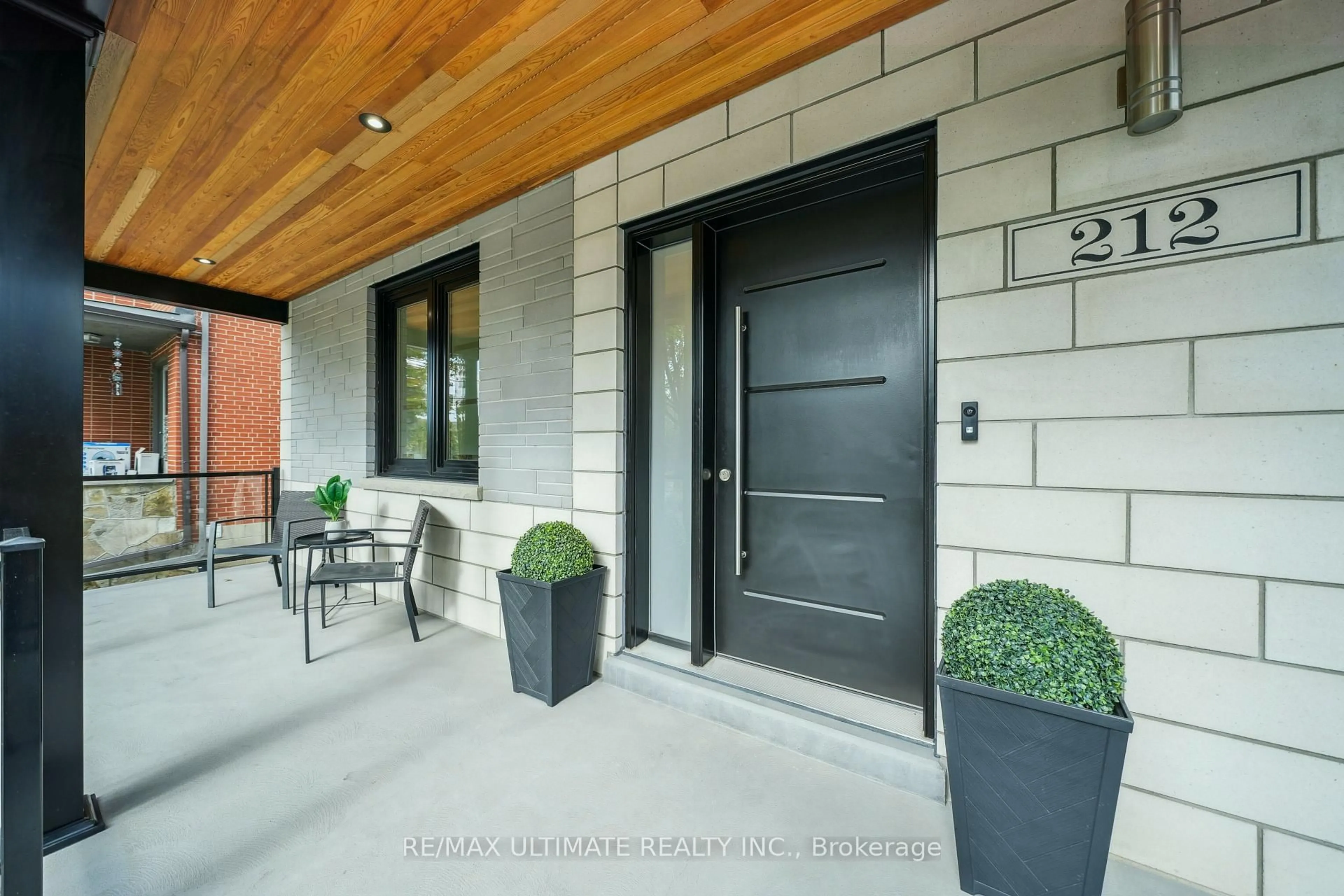 Indoor entryway for 212 Queenslea Ave, Toronto Ontario M9N 2L6