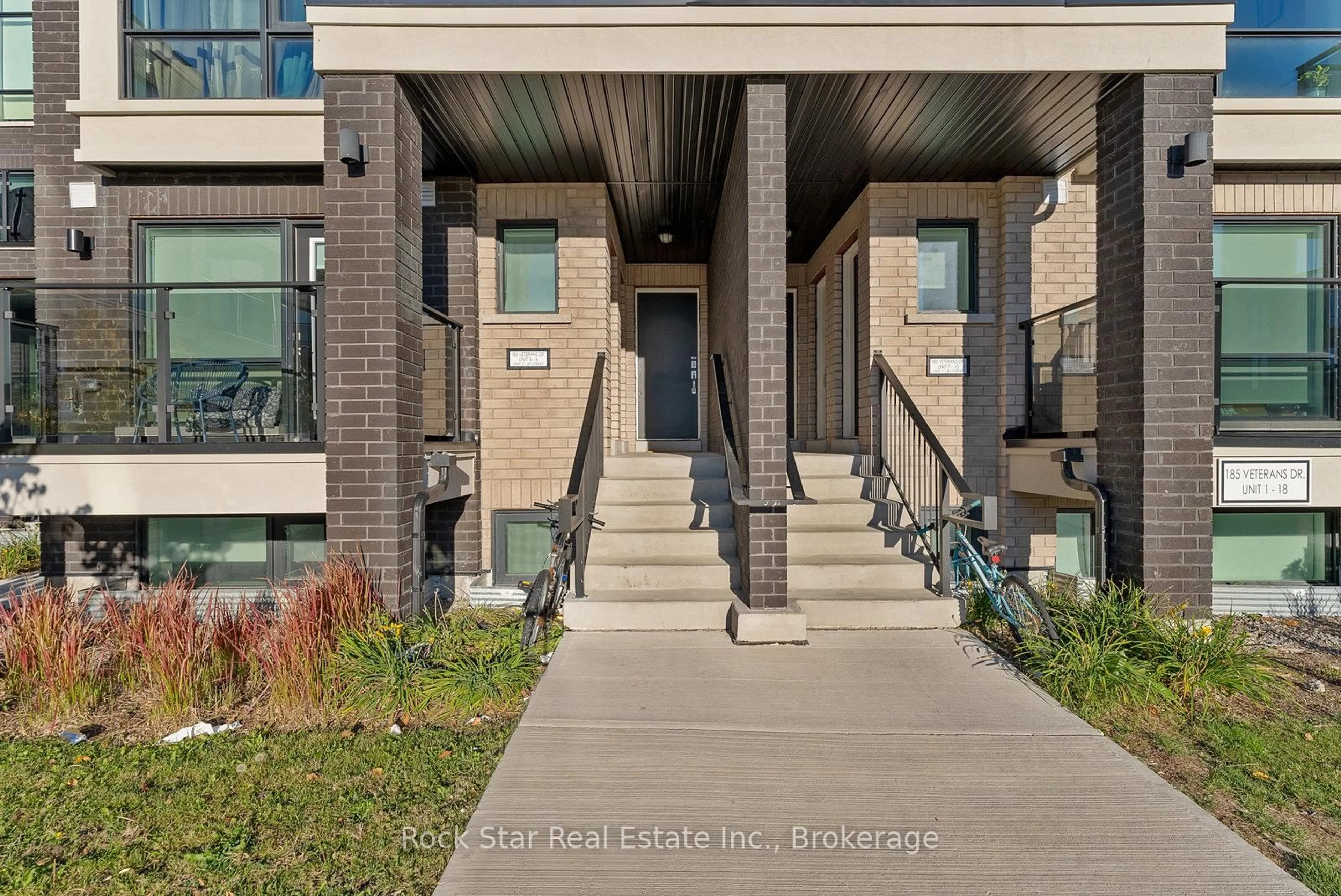 Unknown for 185 Veterans Dr #5, Brampton Ontario L7A 5L2