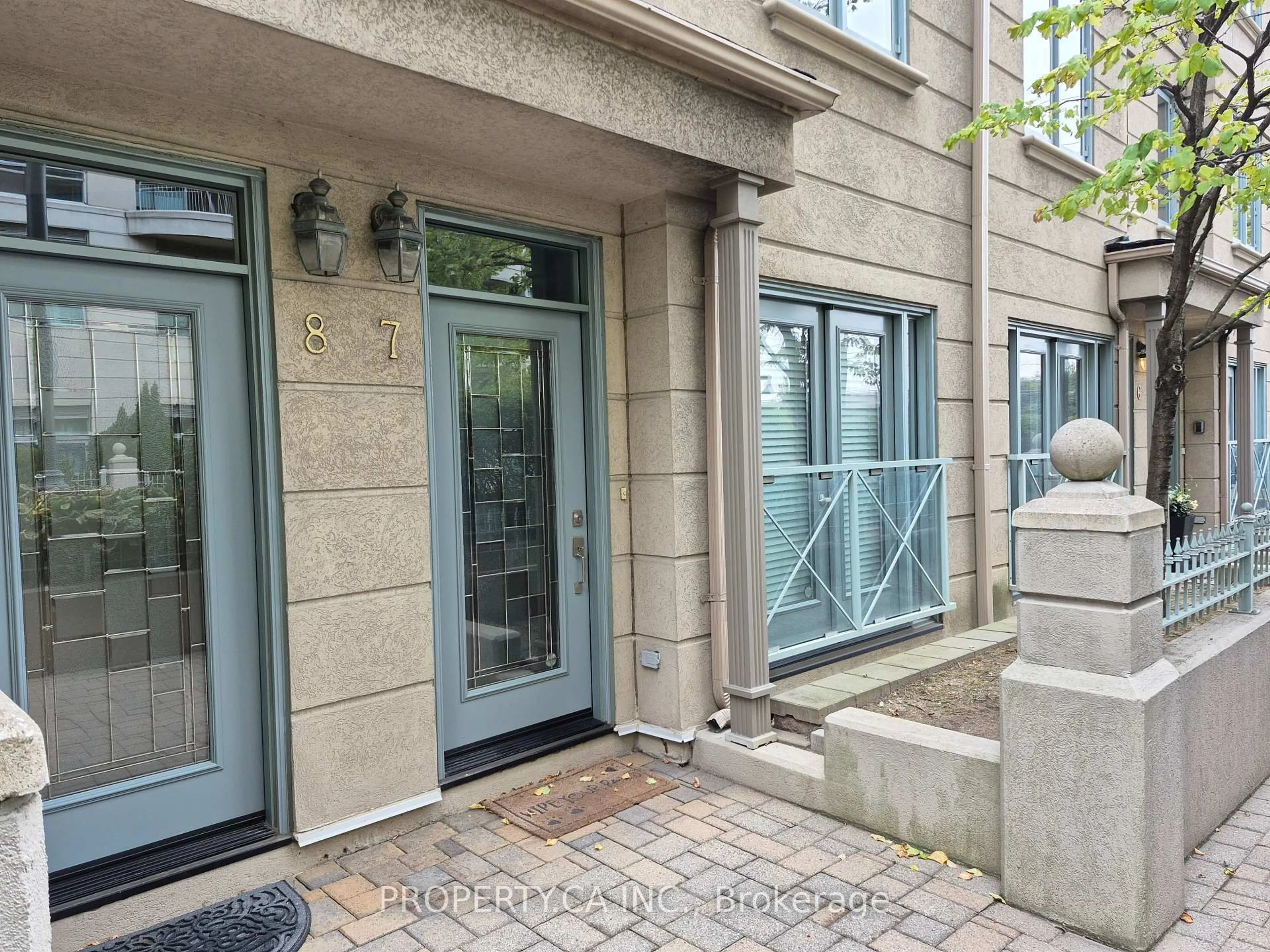 Indoor entryway for 2111 Lake Shore Blvd #Th7, Toronto Ontario M8V 4B2