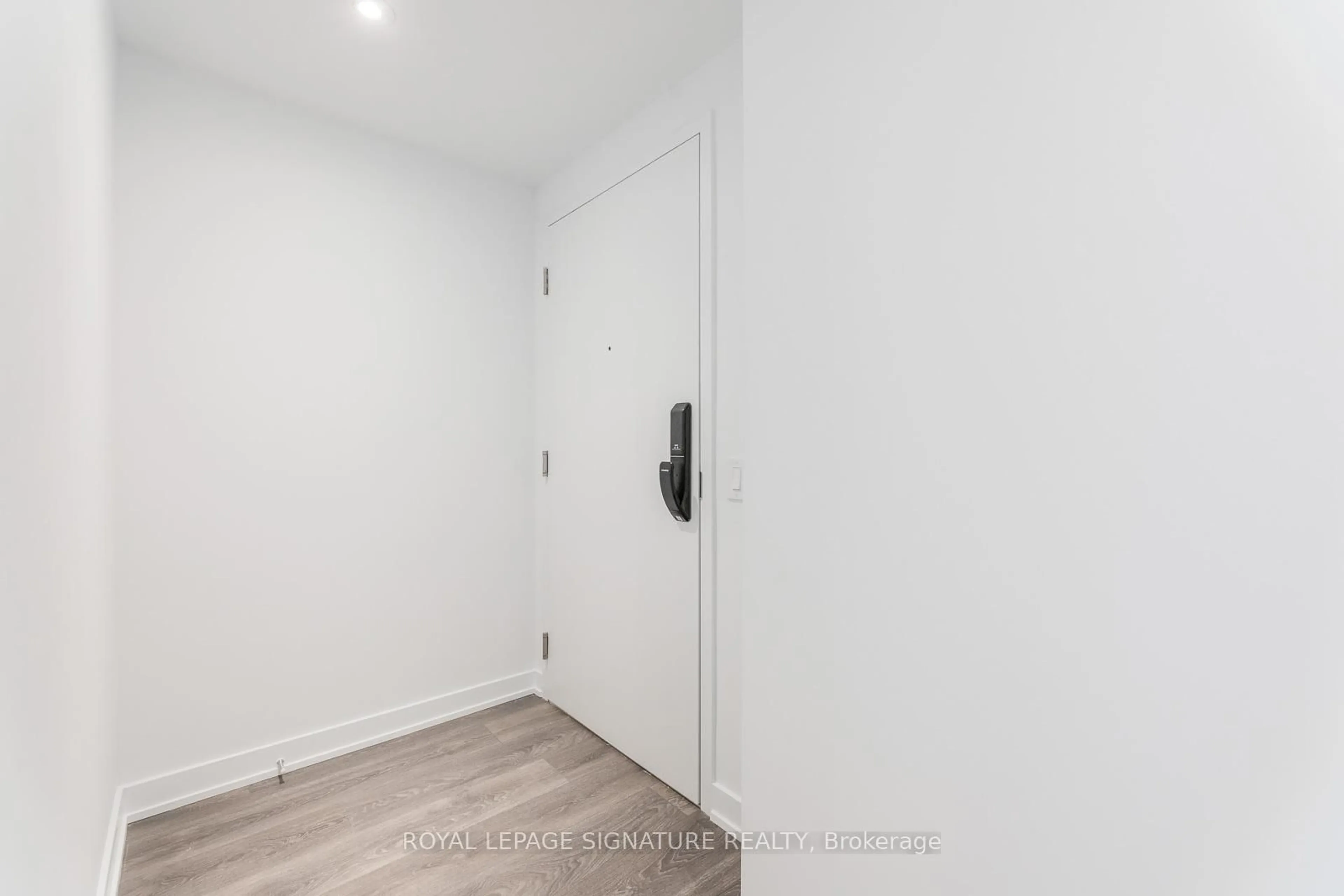 Unknown for 28 Ann St #209, Mississauga Ontario L5G 3G1