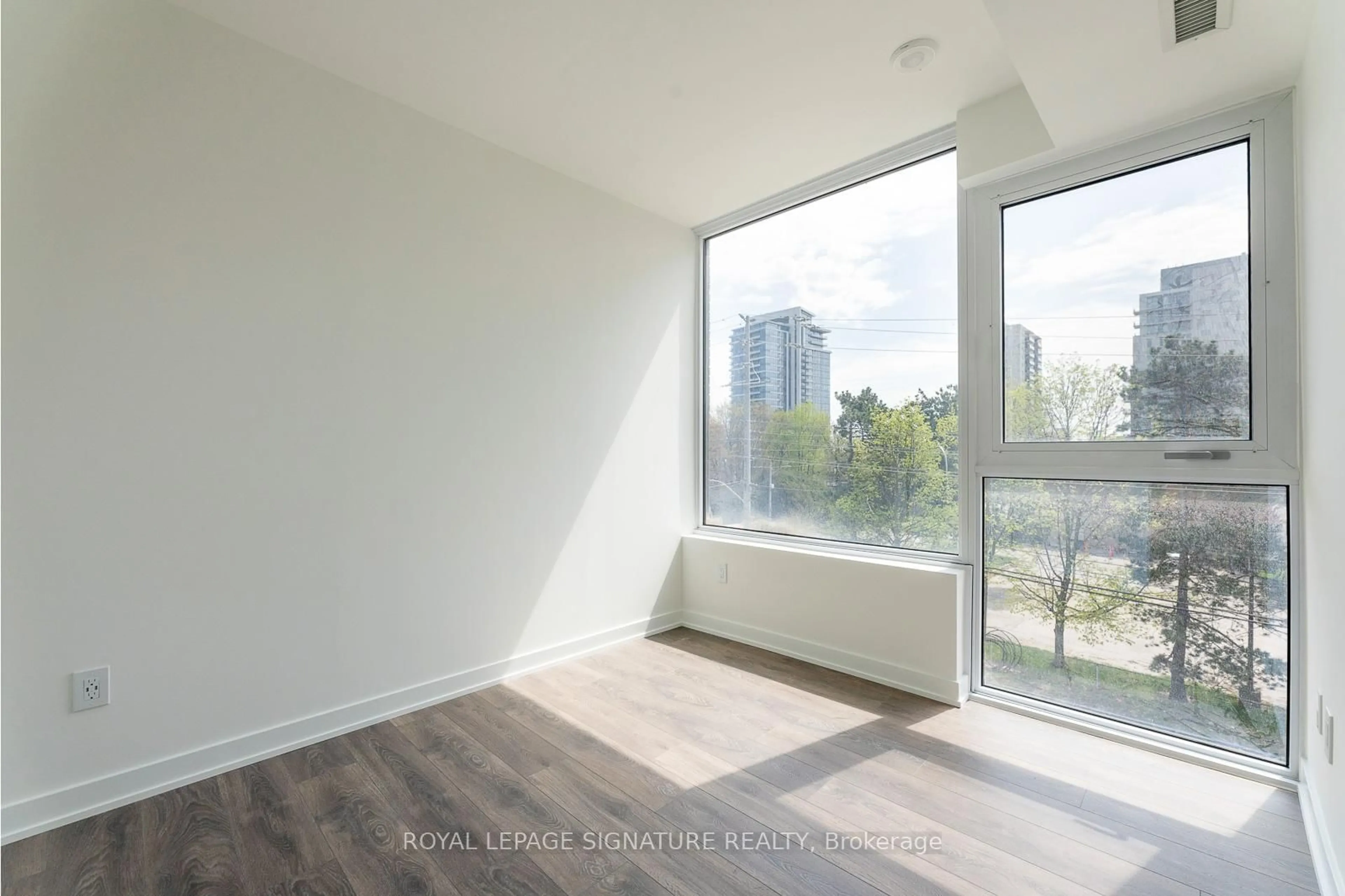 A pic of a room for 28 Ann St #209, Mississauga Ontario L5G 3G1