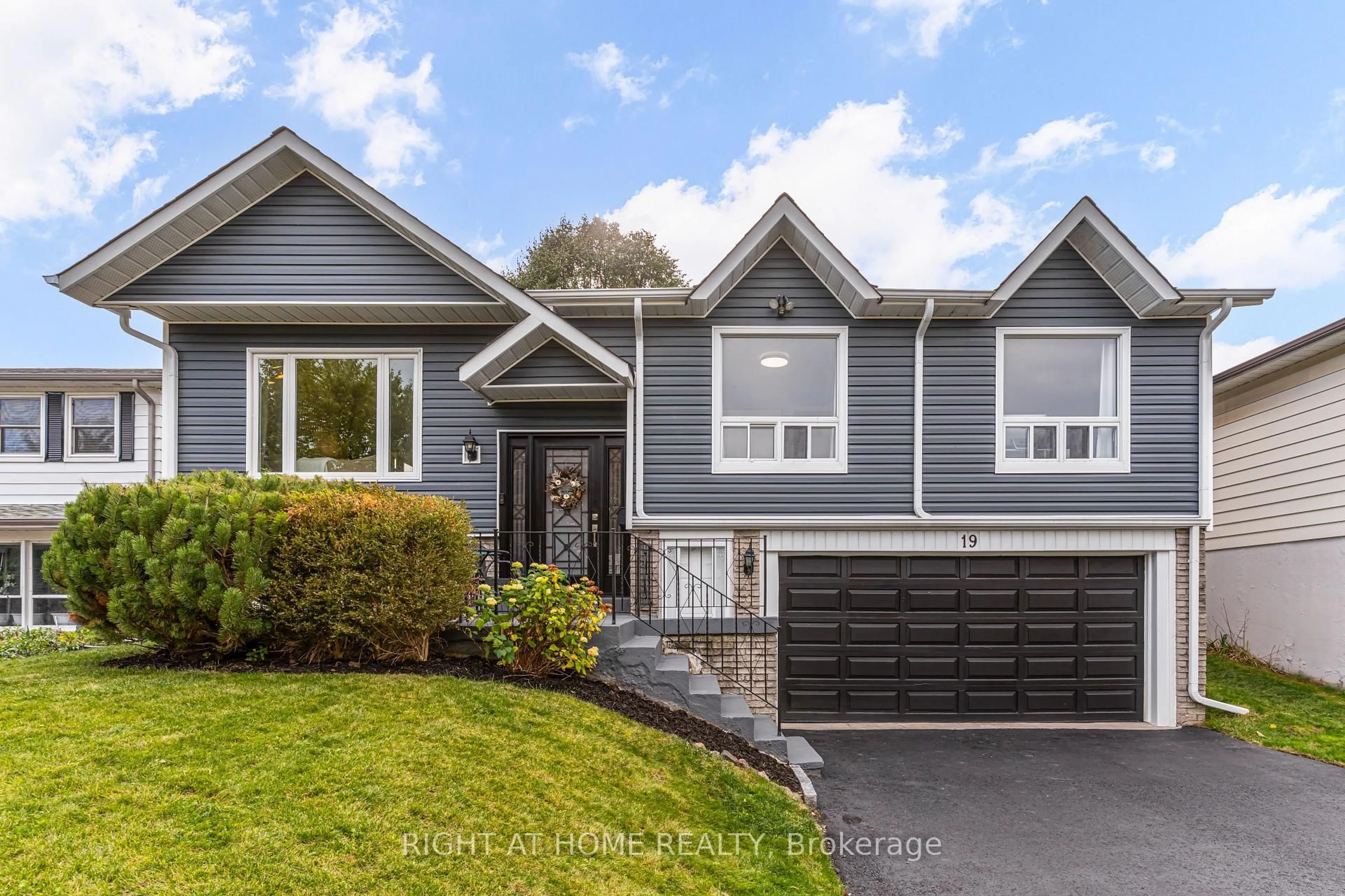 Home with vinyl exterior material, street for 19 Jefferson Rd, Brampton Ontario L6S 2G6