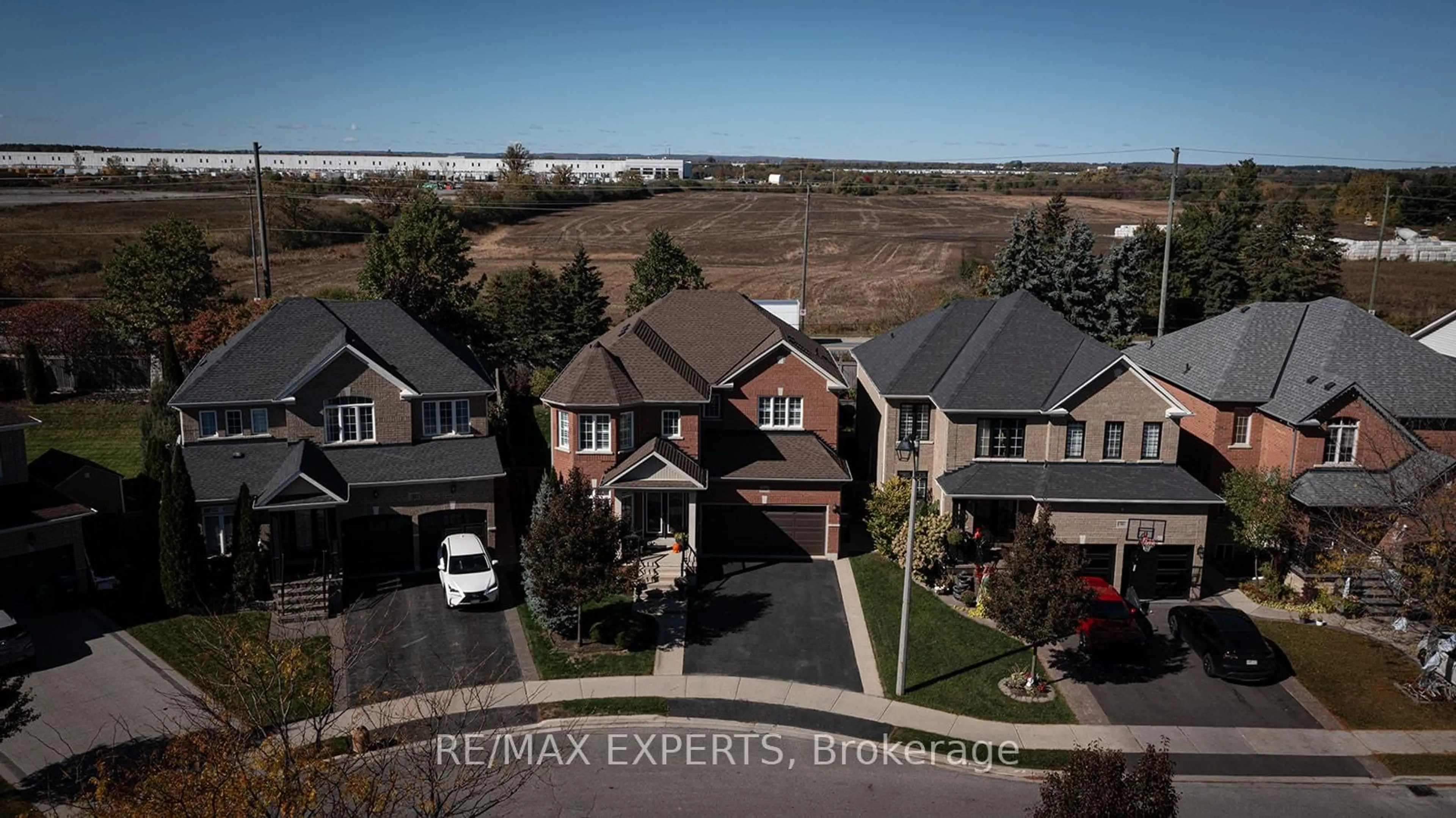 A pic from outside/outdoor area/front of a property/back of a property/a pic from drone, street for 34 Laurentide Cres, Brampton Ontario L6P 1Y4