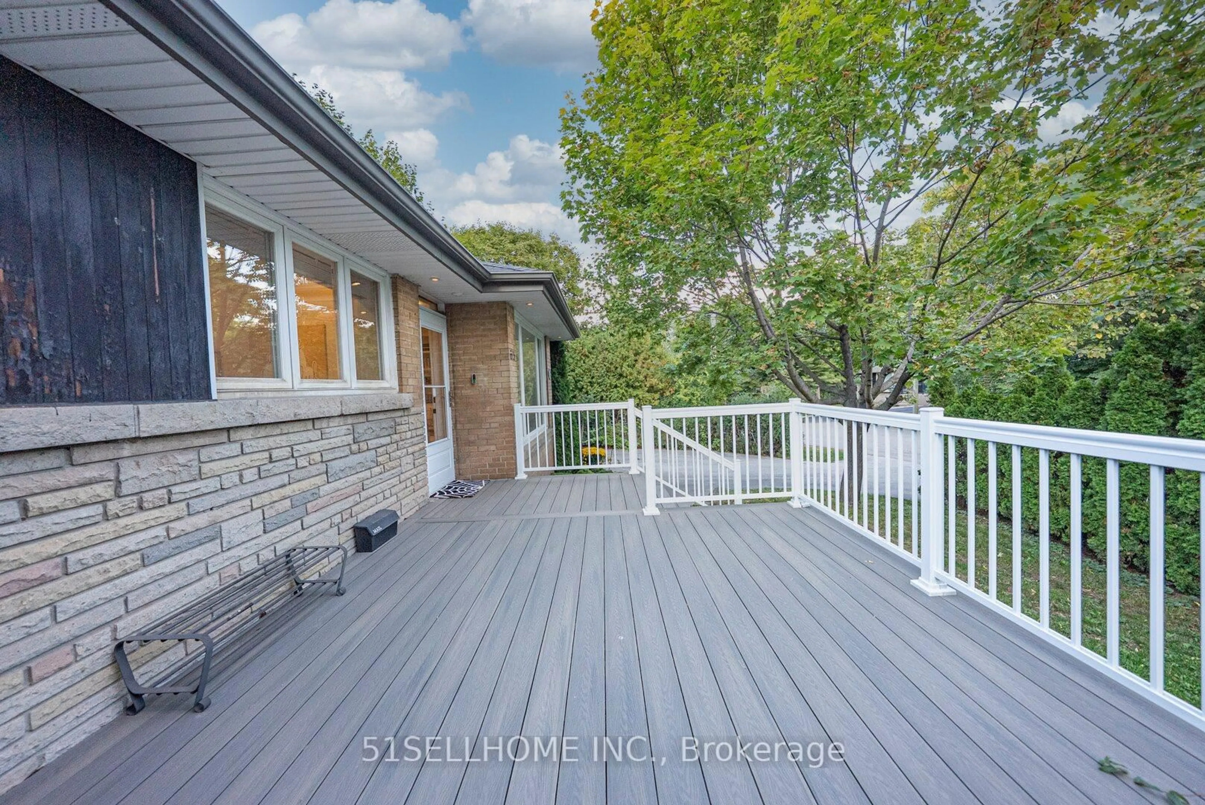 Patio, water/lake/river/ocean view for 615 Parkside Dr, Oakville Ontario L6K 1P6