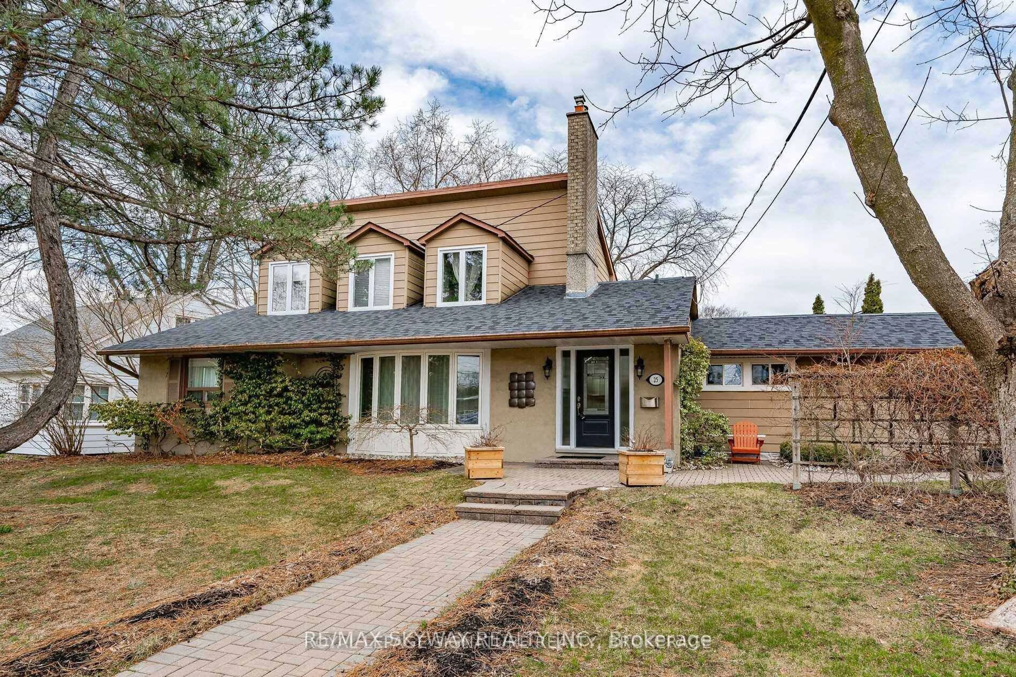 Home with brick exterior material, street for 25 Mineola Rd, Mississauga Ontario L5G 2E3