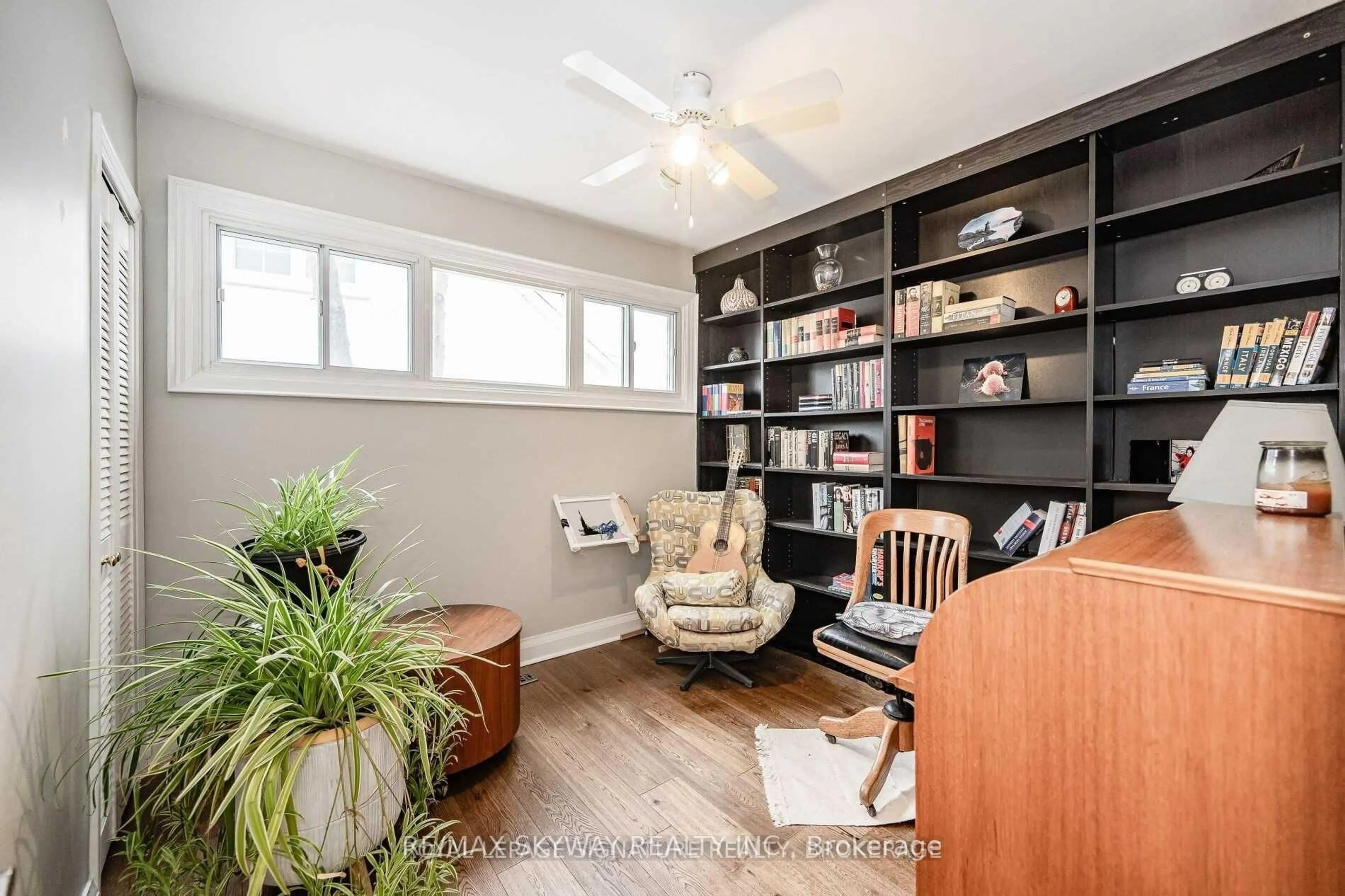 Unknown for 25 Mineola Rd, Mississauga Ontario L5G 2E3
