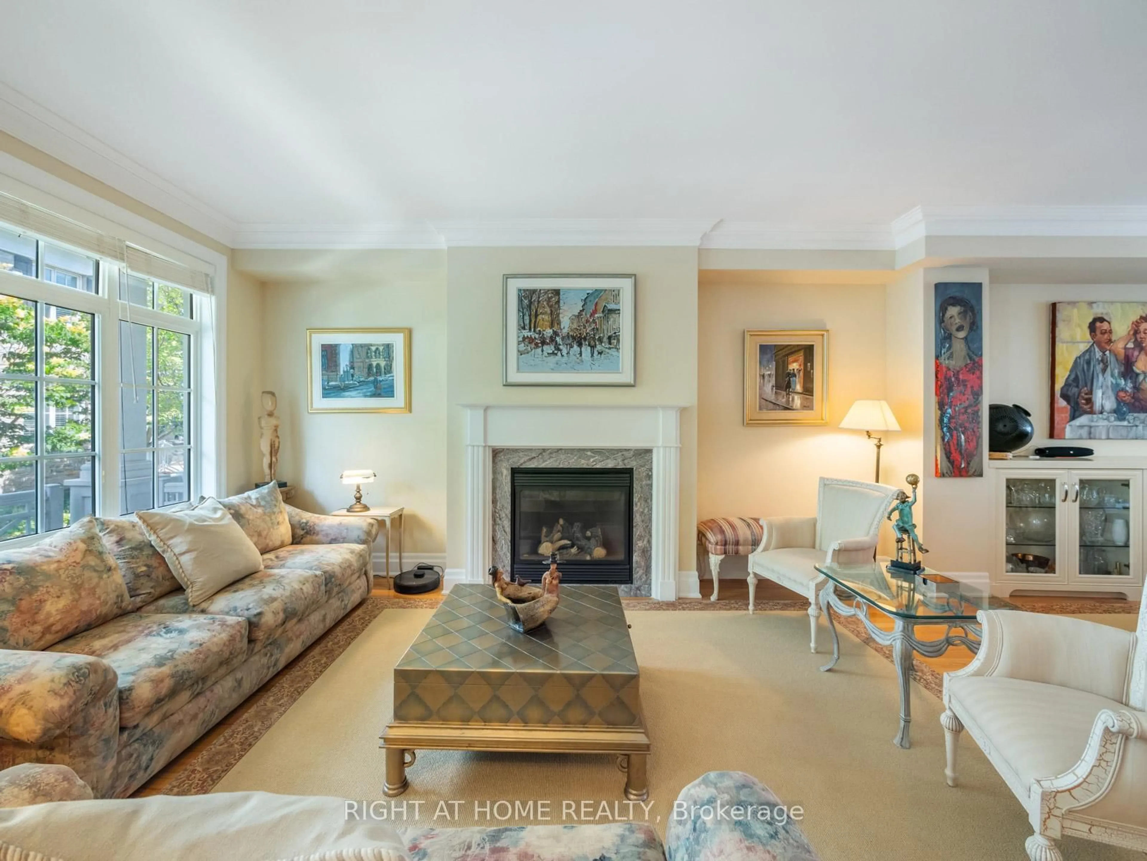 Living room with furniture, unknown for 2369 Ontario St #26, Oakville Ontario L6L 1A6