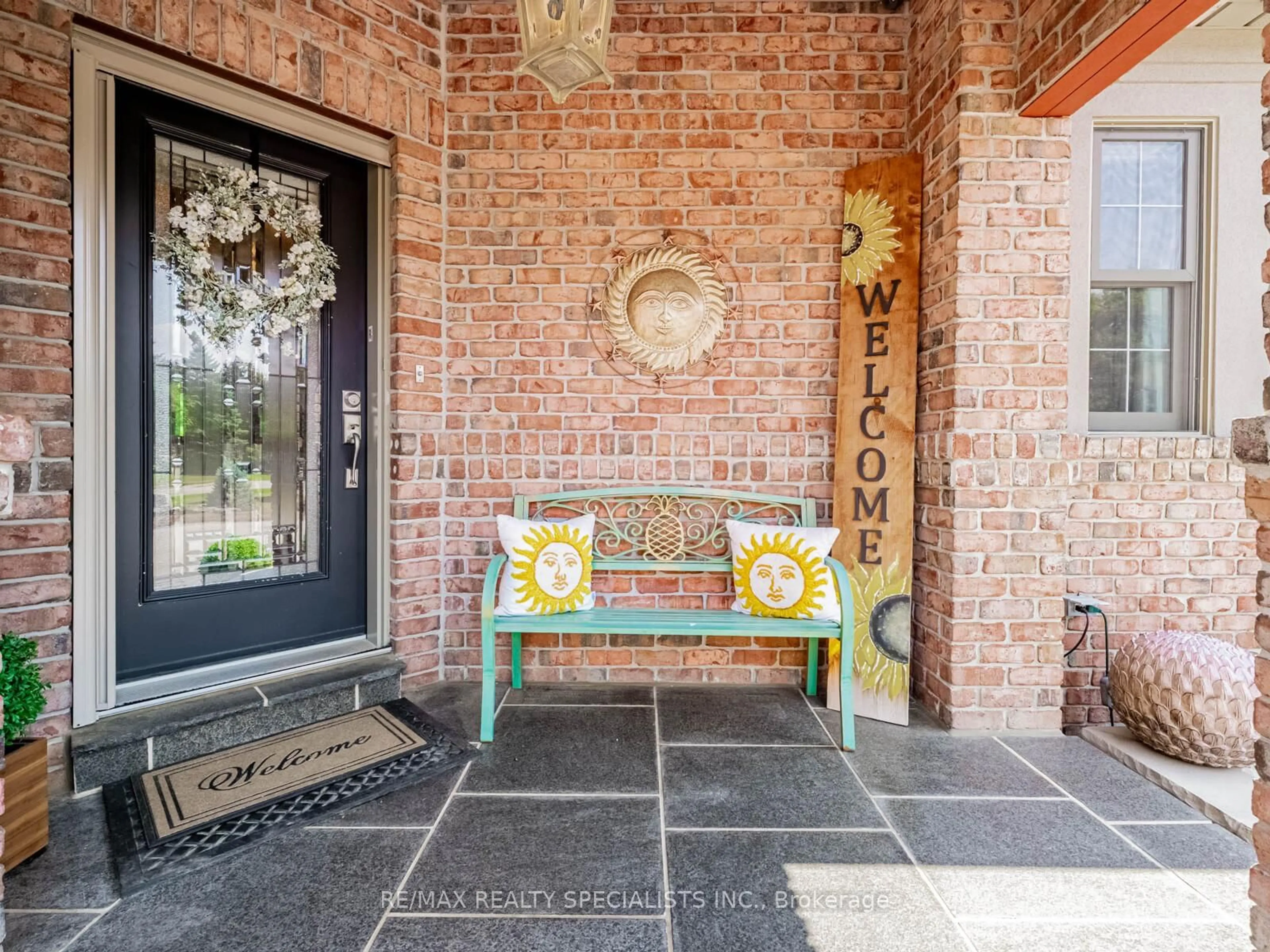 Indoor entryway for 12 McMaster St, Halton Hills Ontario L7G 5G7