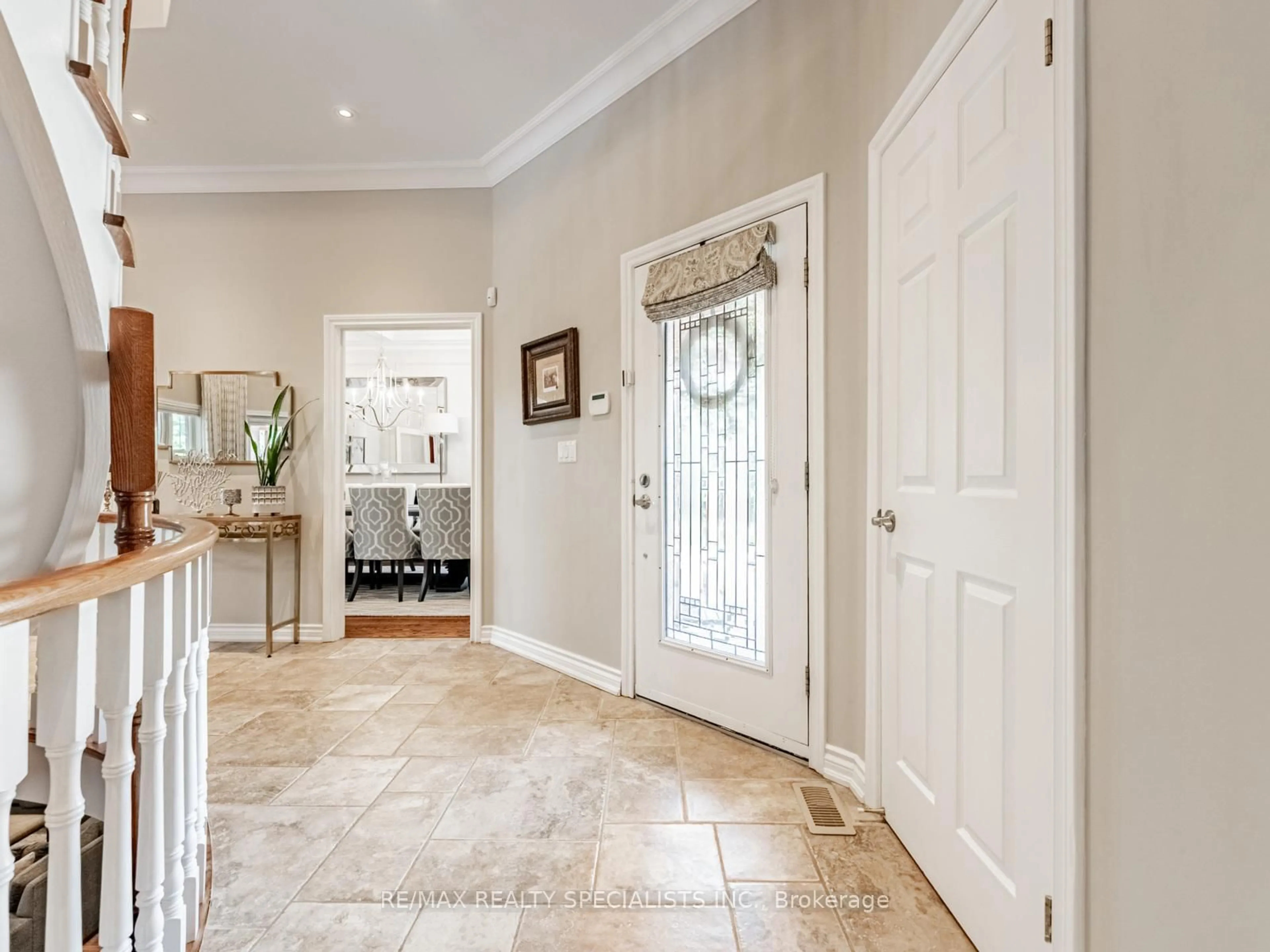 Indoor entryway for 12 McMaster St, Halton Hills Ontario L7G 5G7