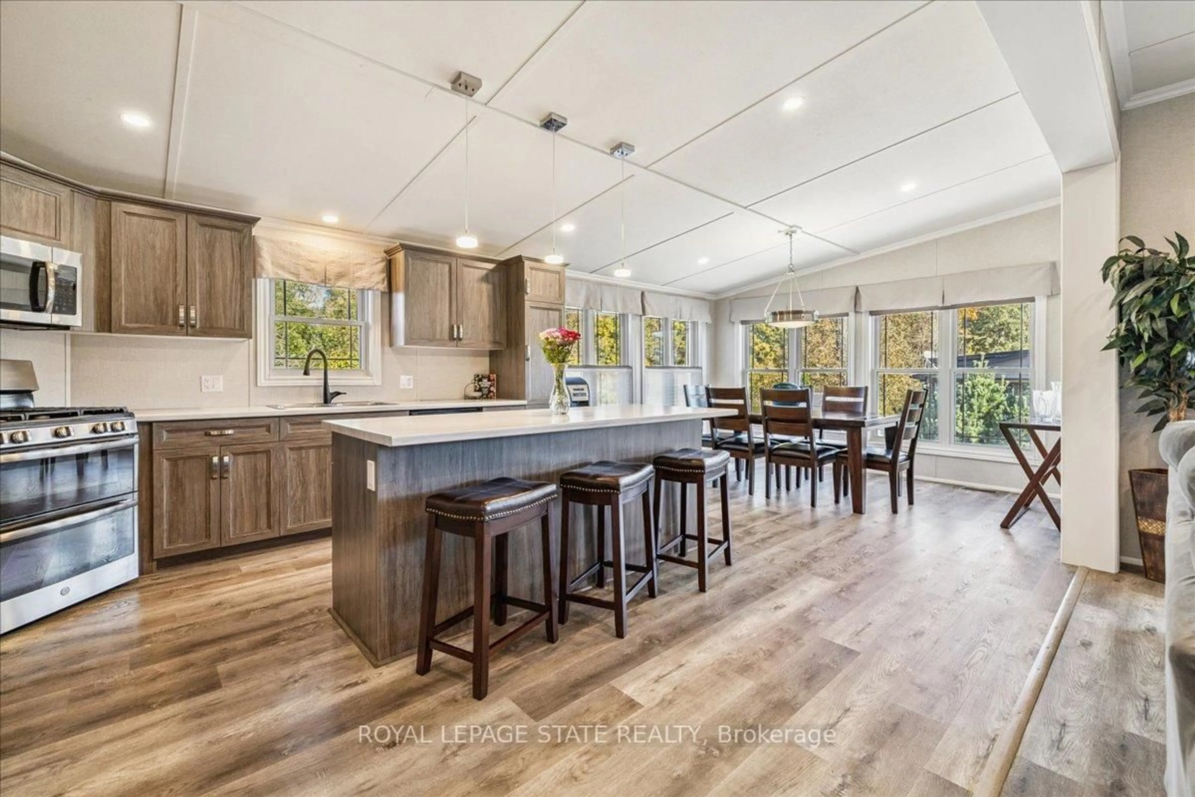 Open concept kitchen, unknown for 4449 Milburough Line #37 Ash, Burlington Ontario L7P 0C5