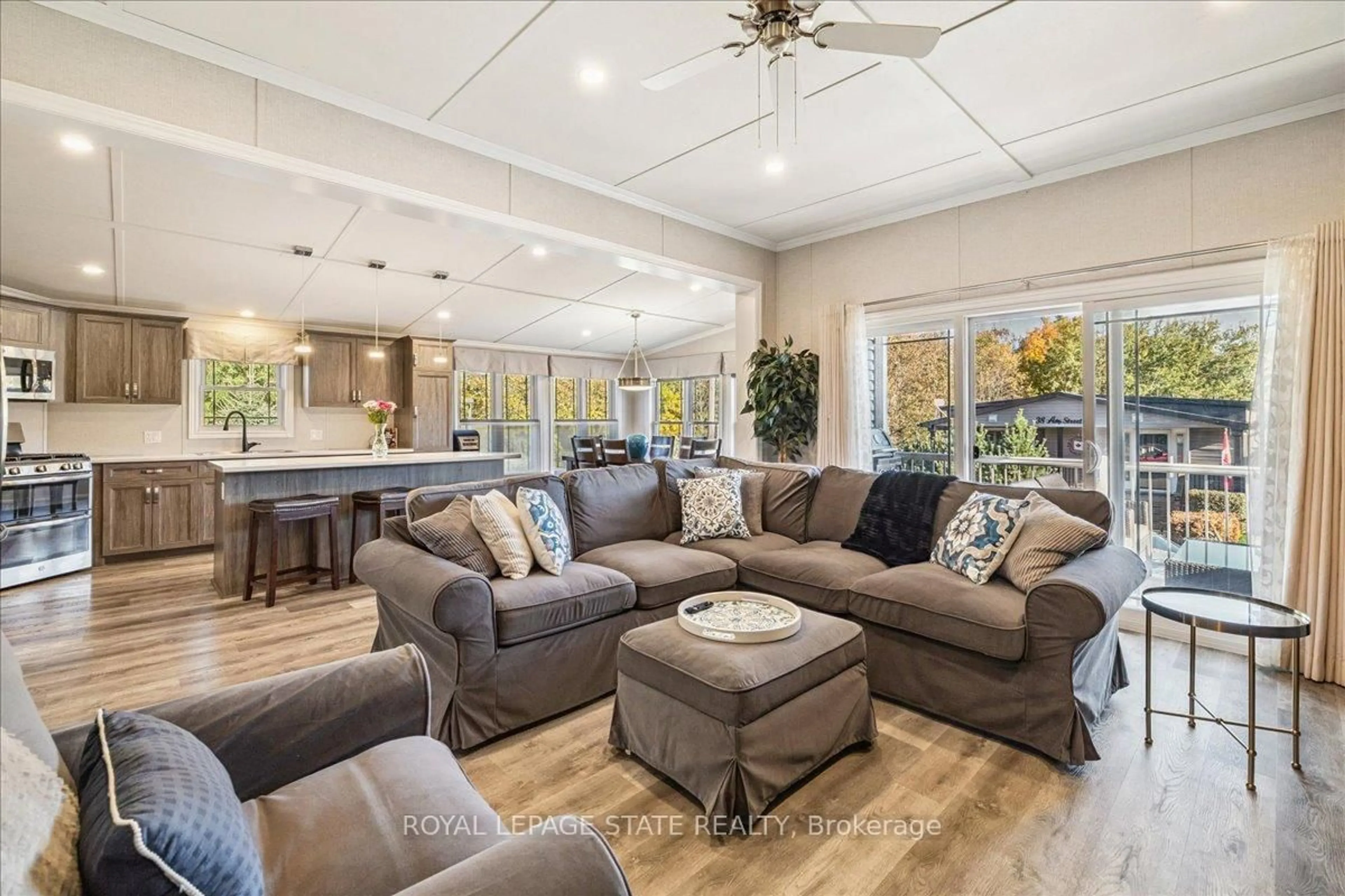 Open concept kitchen, unknown for 4449 Milburough Line #37 Ash, Burlington Ontario L7P 0C5