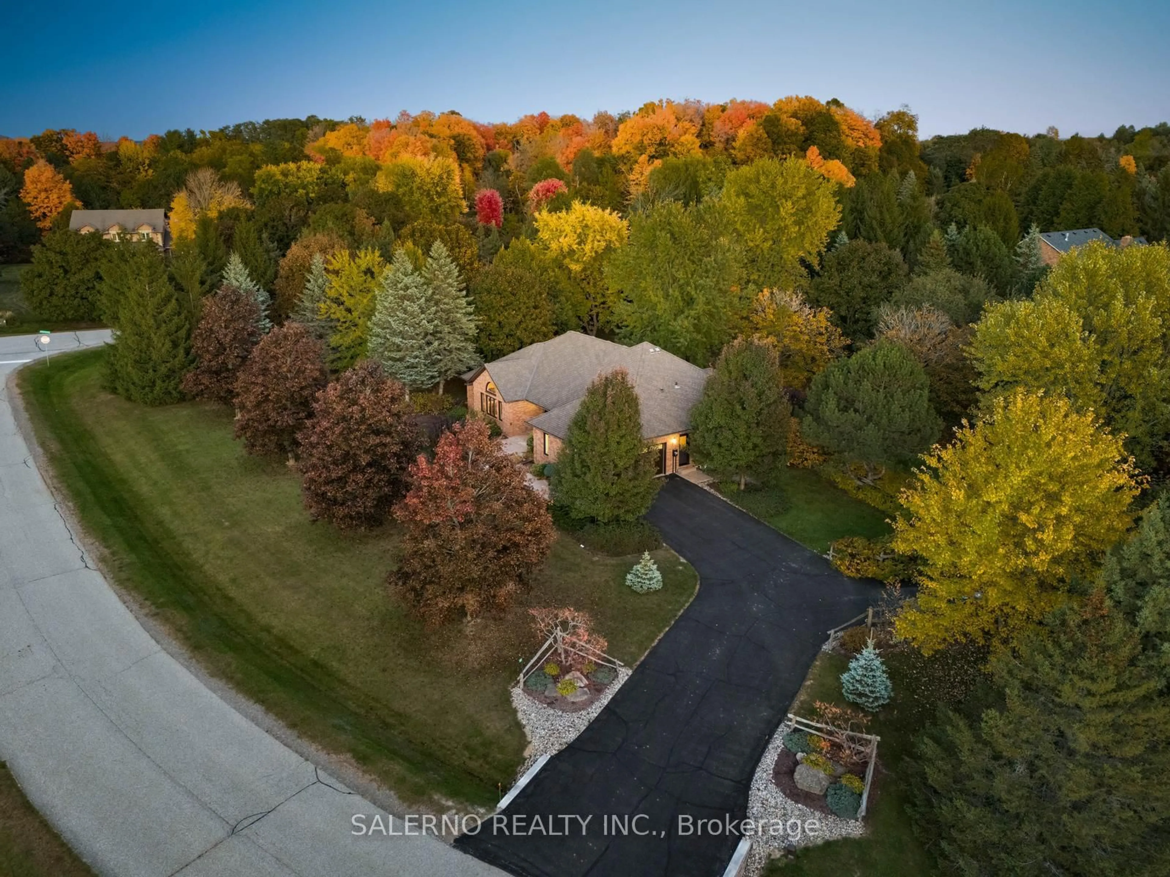 A pic from outside/outdoor area/front of a property/back of a property/a pic from drone, forest/trees view for 19 Havencrest Dr, Caledon Ontario L7E 0A8