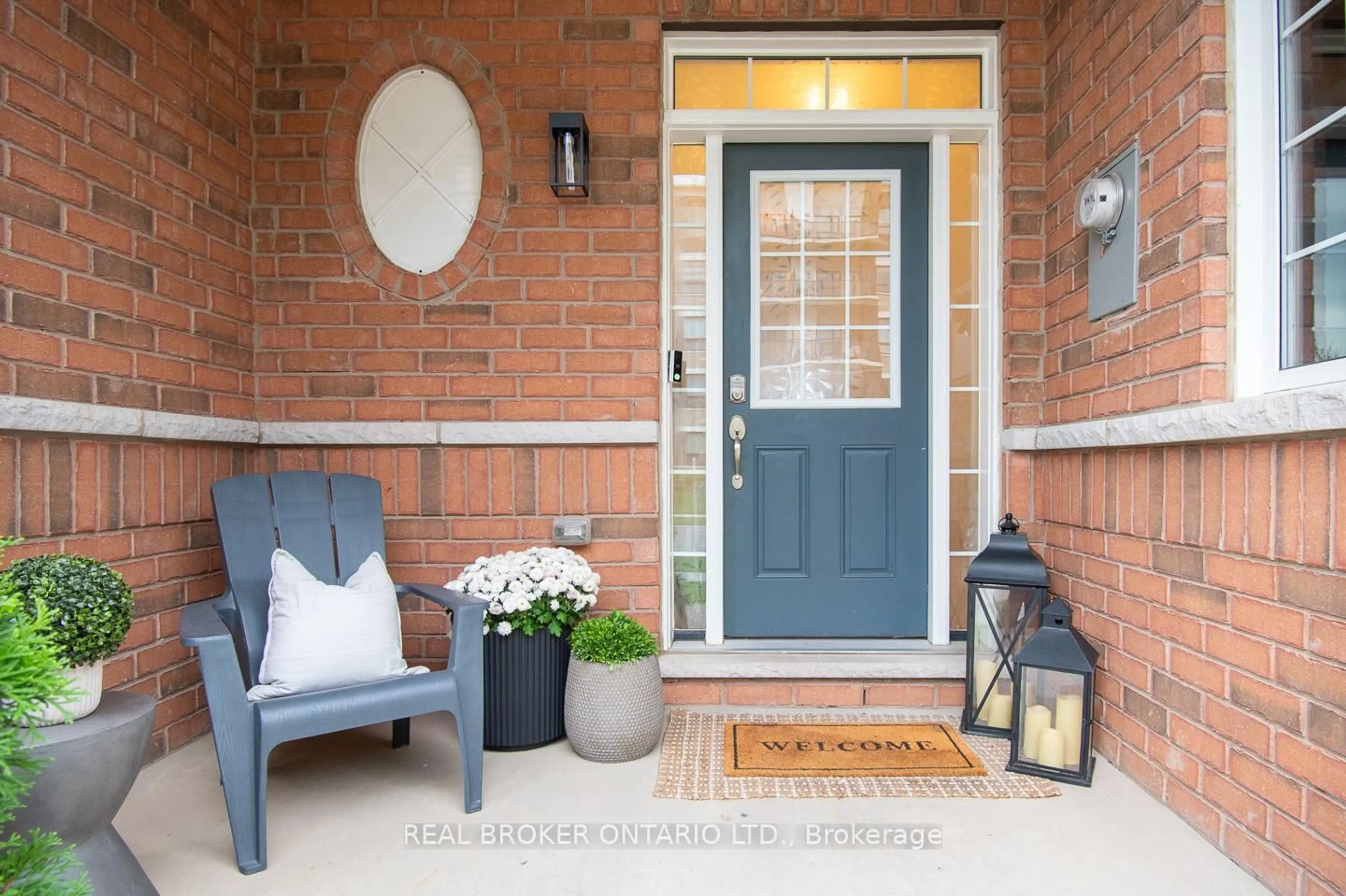 Indoor entryway for 673 Sauve St, Milton Ontario L9T 8M4