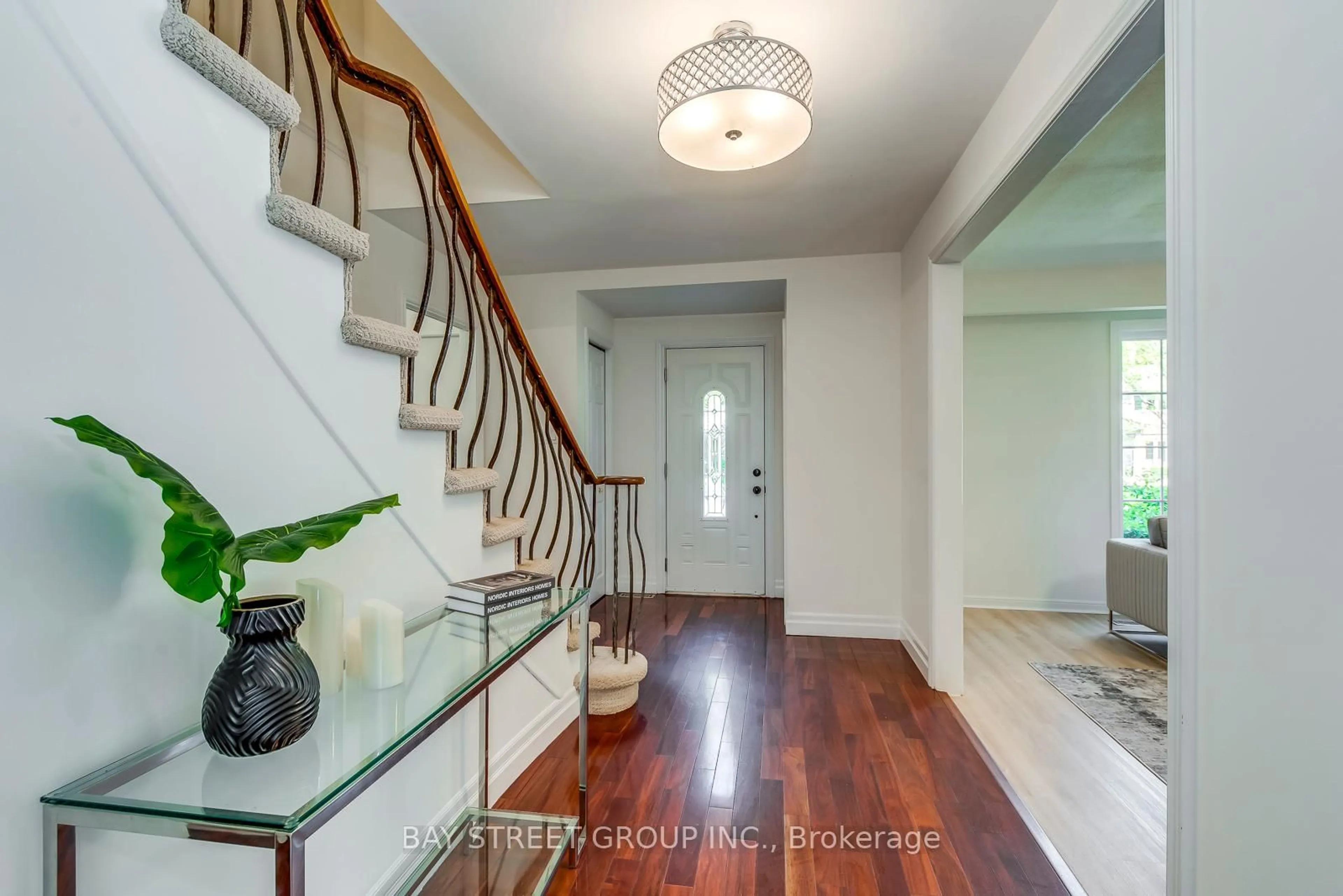 Indoor entryway for 130 All Saints Cres, Oakville Ontario L6J 5Y7
