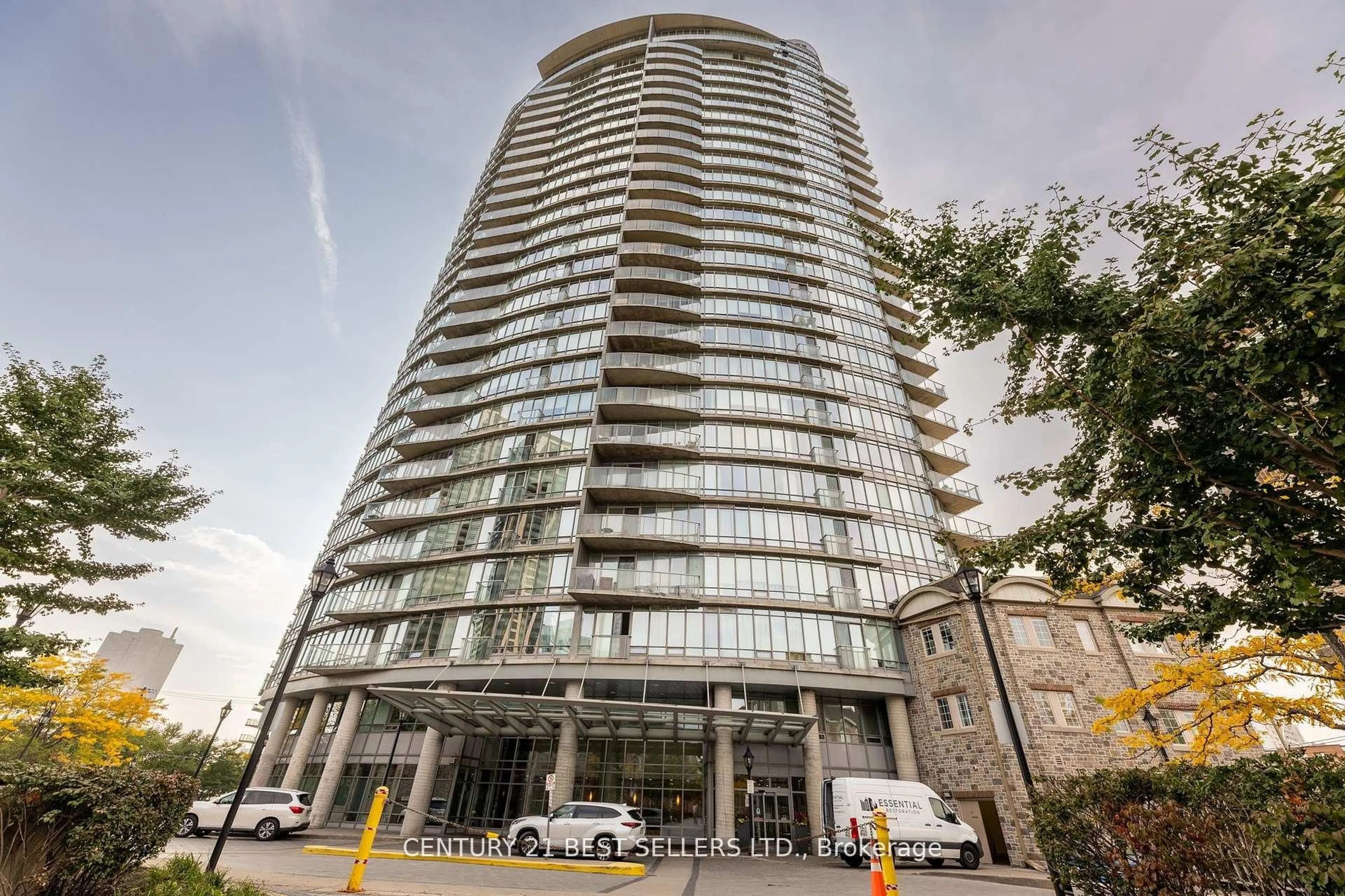 Indoor foyer for 15 Windermere Ave #609, Toronto Ontario M6S 5A2