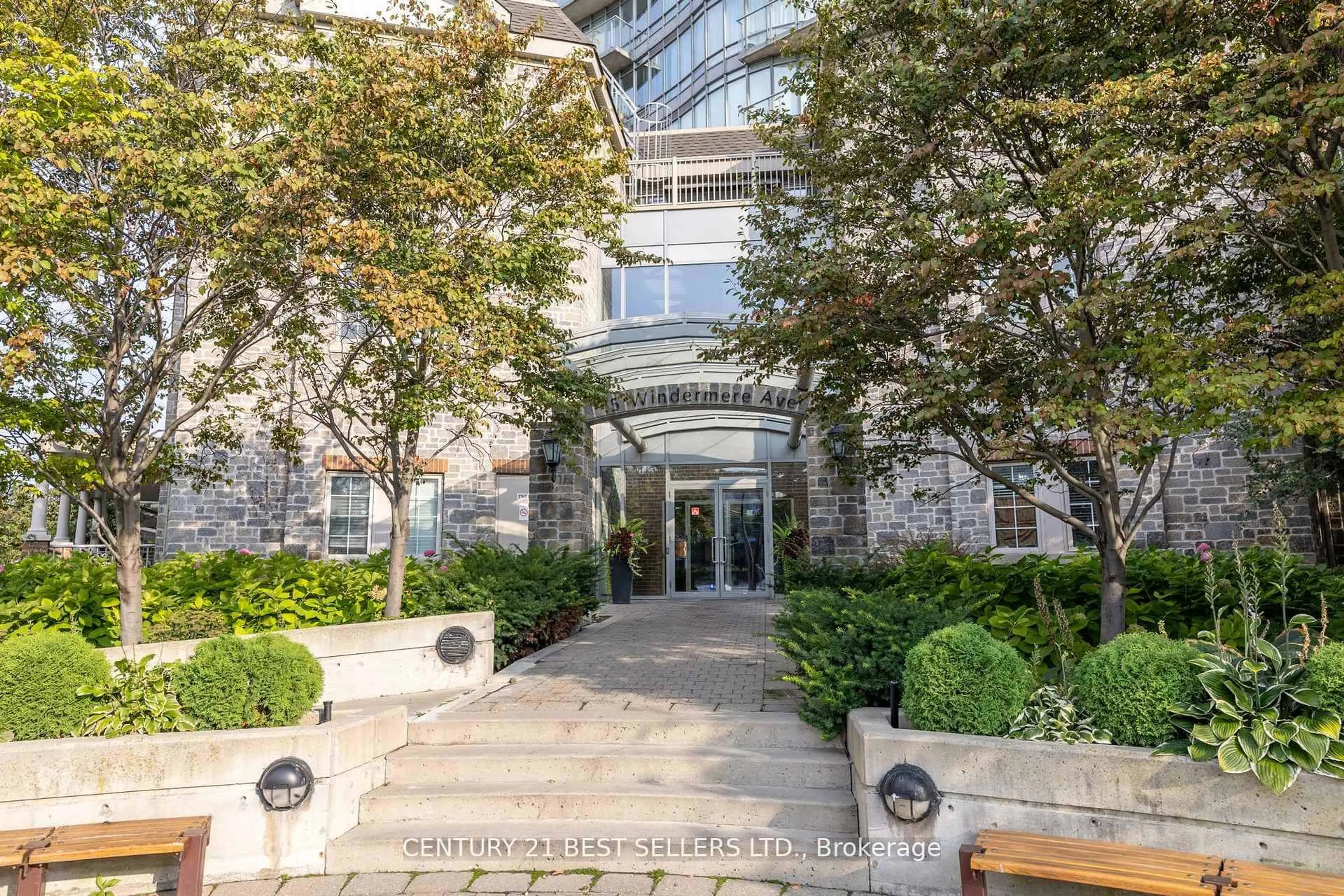 Indoor foyer for 15 Windermere Ave #609, Toronto Ontario M6S 5A2