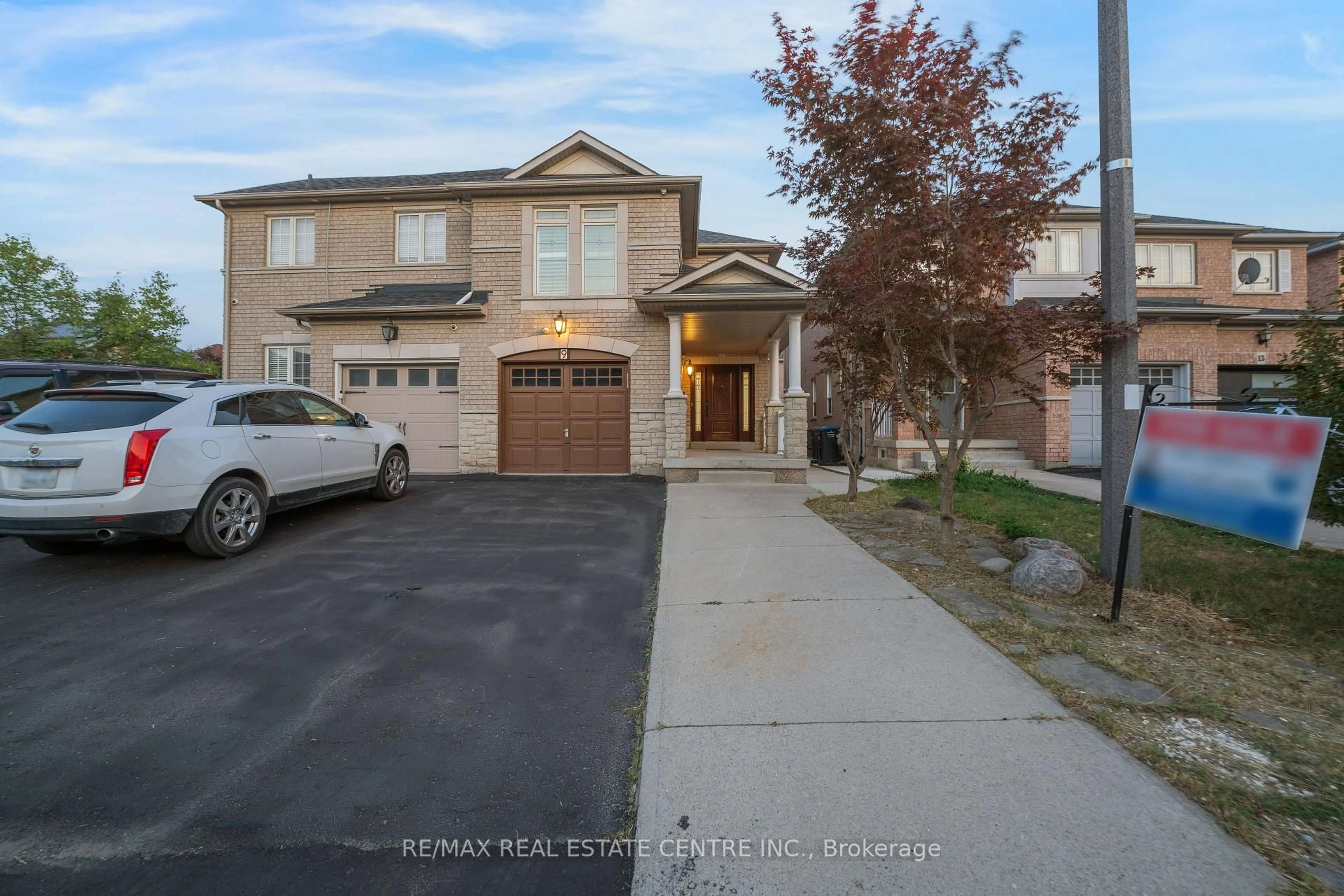 Unknown for 9 Amethyst Circ, Brampton Ontario L6P 0Z7