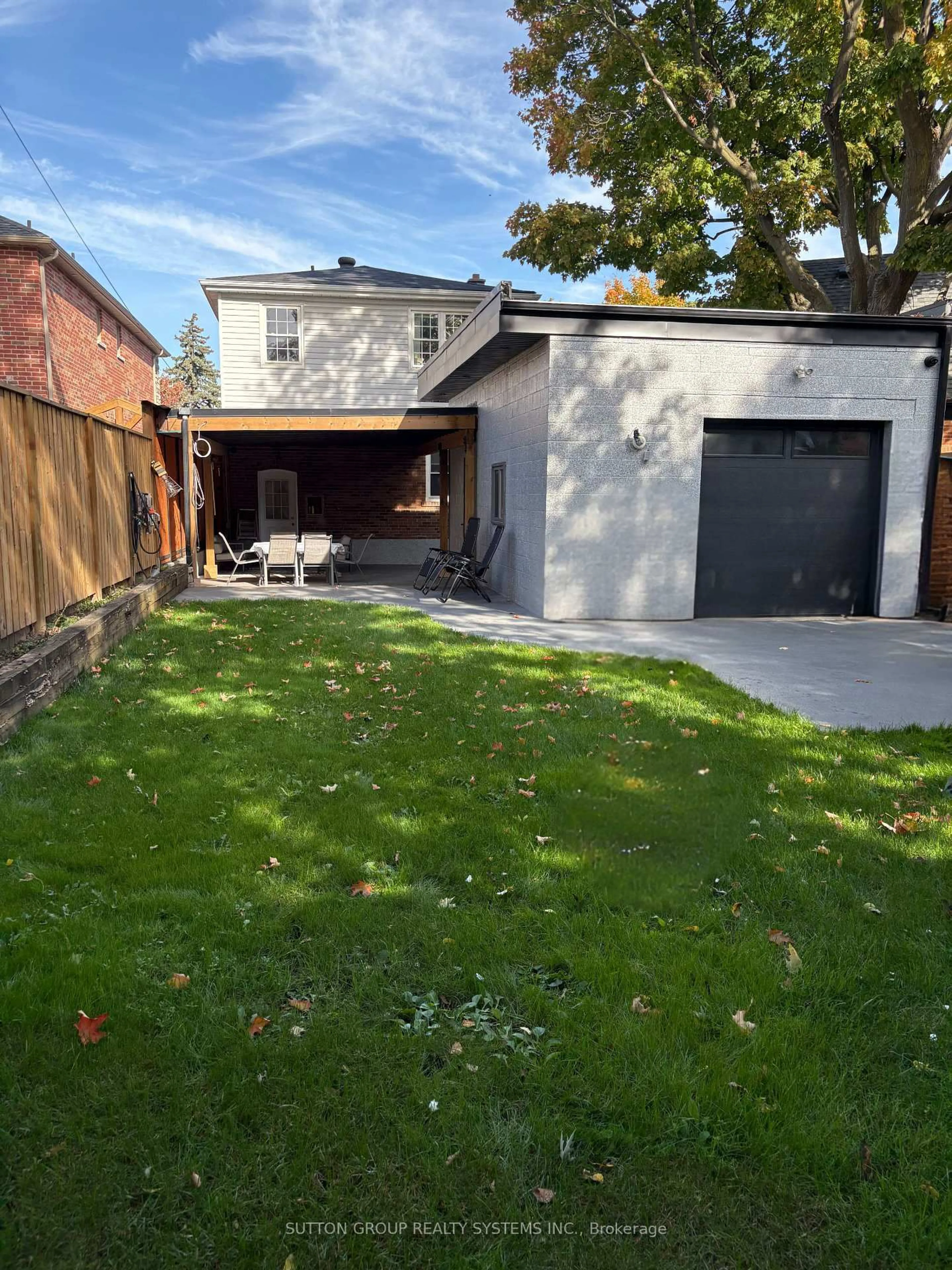 A pic from outside/outdoor area/front of a property/back of a property/a pic from drone, street for 1 Elmlea Ave, Toronto Ontario M9P 2M6